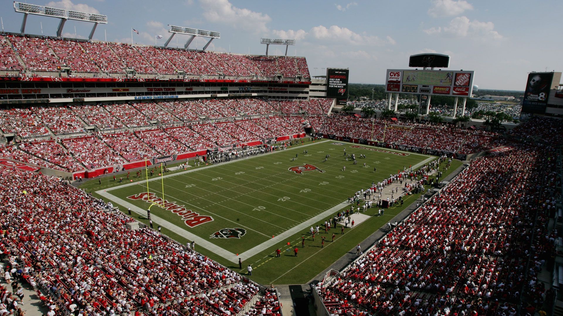 
                <strong>Platz 2 (geteilt): Tampa Bay Buccaneers </strong><br>
                &#x2022; Stadion: Raymond James Stadium<br>&#x2022; Preis für ein kleines Bier: 11,50 Dollar <br>
              