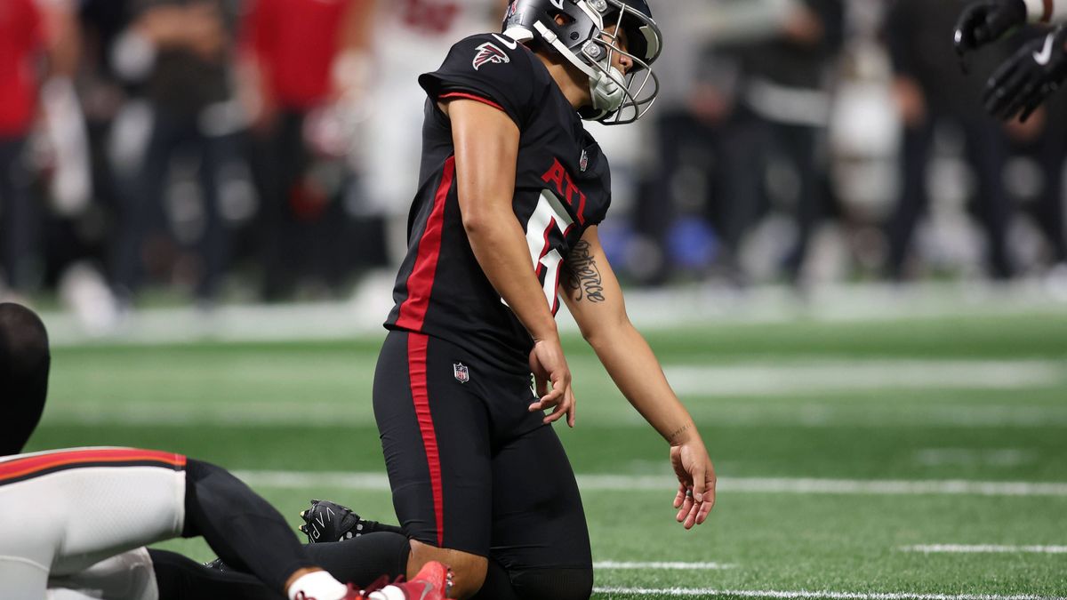 NFL, American Football Herren, USA Tampa Bay Buccaneers at Atlanta Falcons Sep 7, 2025; Atlanta, Georgia, USA; Atlanta Falcons place kicker Younghoe Koo (6) reacts after missing a field goal agains...
