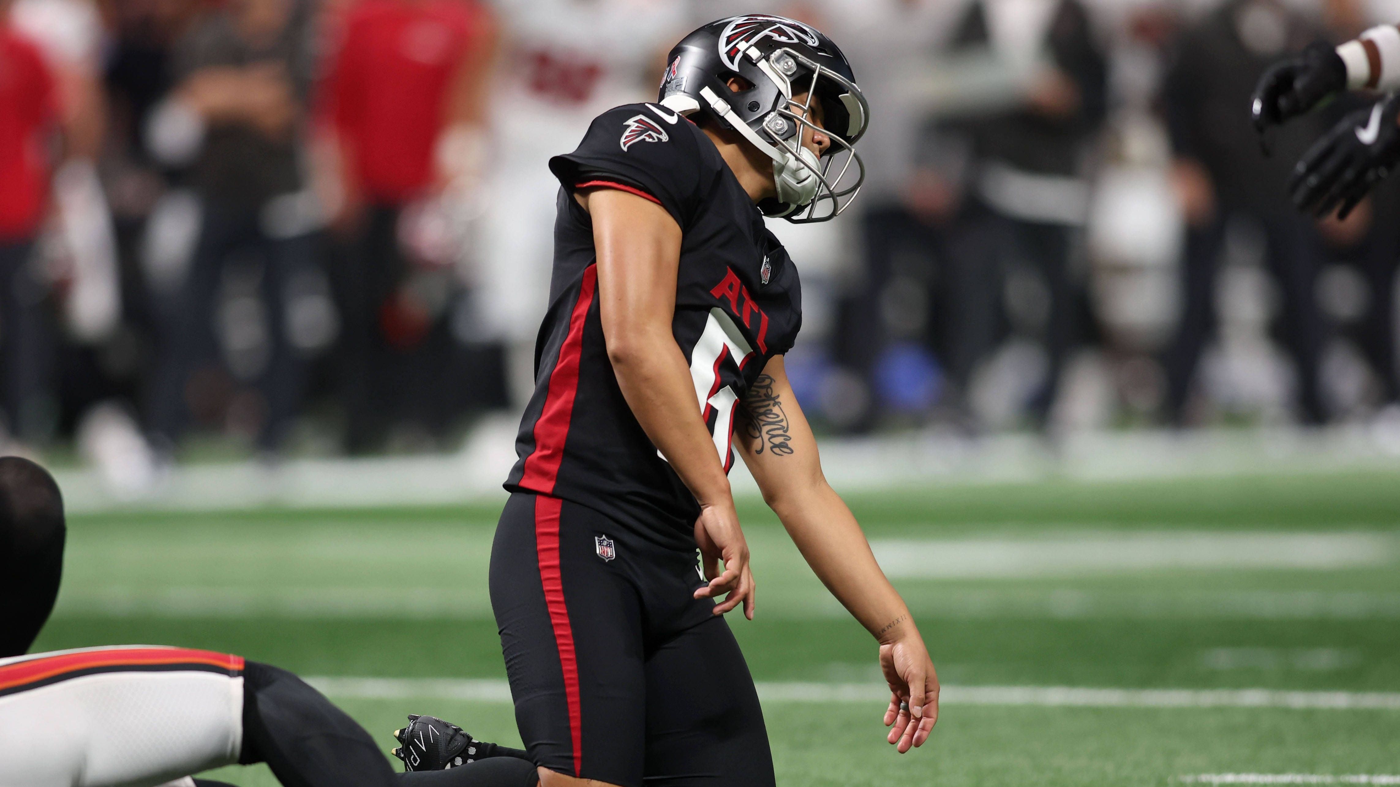 <strong>Younghoe Koo (Atlanta Falcons)</strong><br>Nachdem Koo jahrelang als absolute Bank im Kicking Game der Falcons gegolten hatte, verlor er diesen Status im vergangenen Jahr durch mehrere verfehlte Field Goals. In der ersten Woche der neuen Saison vergab er dann kurz vor Ablauf der Zeit gegen Tampa Bay das mögliche ausgleichende Field Goal. Damit war er seinen Job als Starting Kicker endgültig los. Jetzt gaben die Falcons offiziell seine Entlassung bekannt.