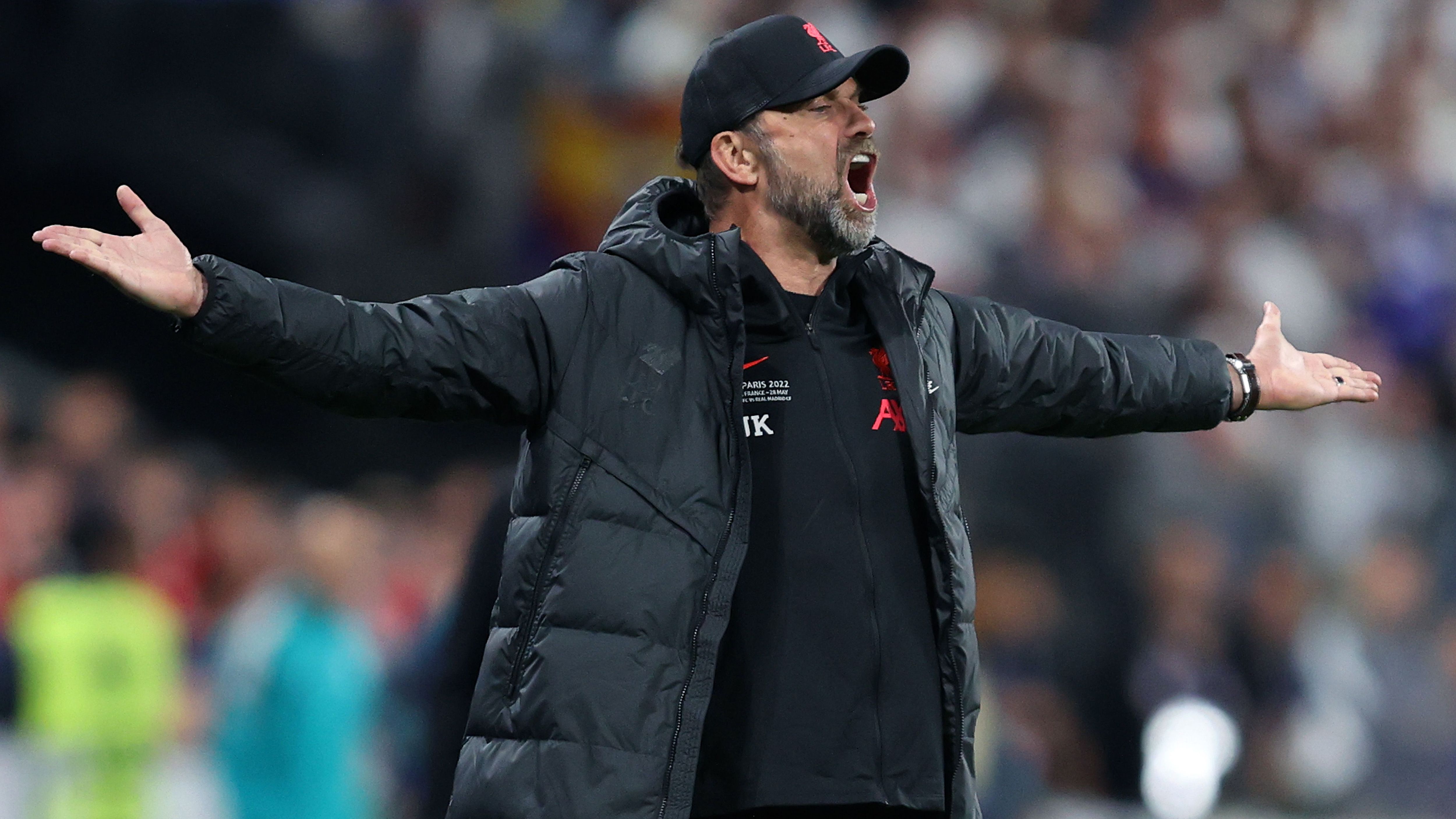 <strong>Saîson 2020/21: Schwierige Saison mit Verletzungspech</strong><br>Zeitweise sieht es so aus, als könnte sich Liverpool nicht für die Champions League qualifizieren. Mit dem Meisterkampf haben die Reds in dieser Saison schon verletzungsbedingt sowieso nichts zu tun. Dank eines fulminanten Endspurts reicht es am Ende noch zu Platz drei hinter ManCity und Manchester United.