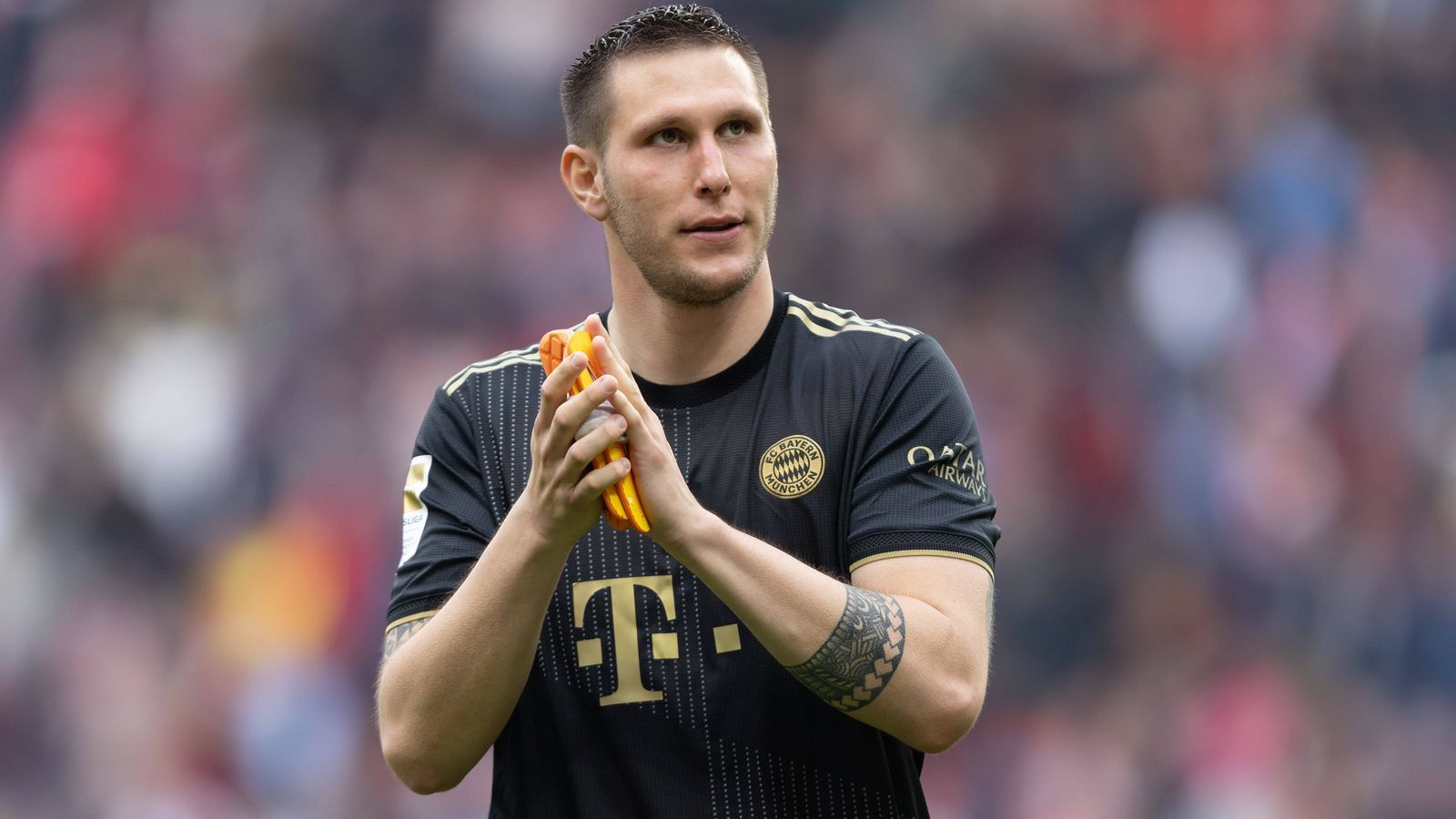 
                <strong>Platz 10 (geteilt): FC Bayern München</strong><br>
                &#x2022; Abgänge zu anderen Bundesligaklubs: 15<br>&#x2022; Meiste Abgänge an: Borussia Dortmund (4)<br>
              