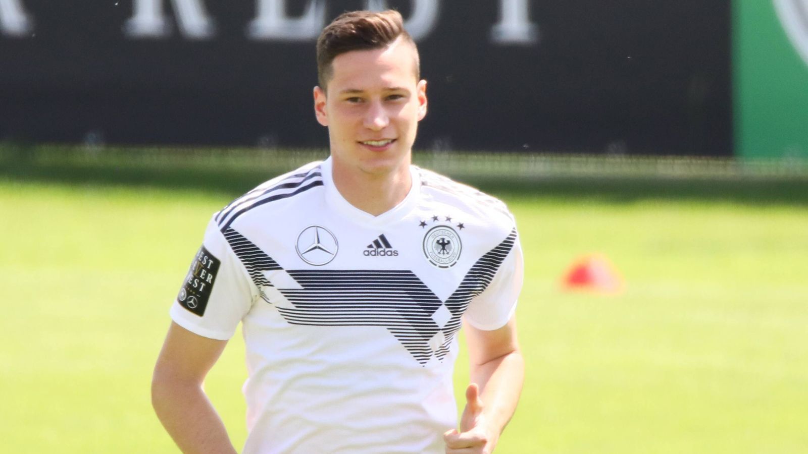 
                <strong>Julian Draxler</strong><br>
                Auch Draxler kommt erst in der 76. Minute in das Spiel und nimmt keinen großen Einfluss mehr darauf. ran-Note: ohne Bewertung
              