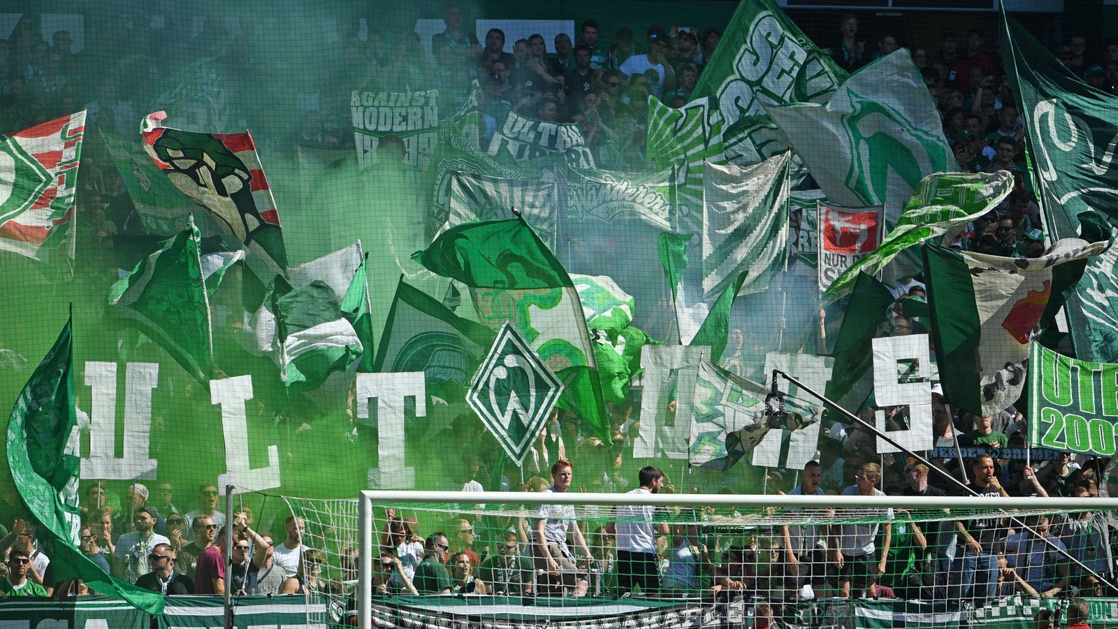 
                <strong>SV Werder Bremen</strong><br>
                Stehplatzpreis: 195 Euro (keine Änderung)Maximalpreis (Sitzplatz): 730 Euro (keine Änderung)
              