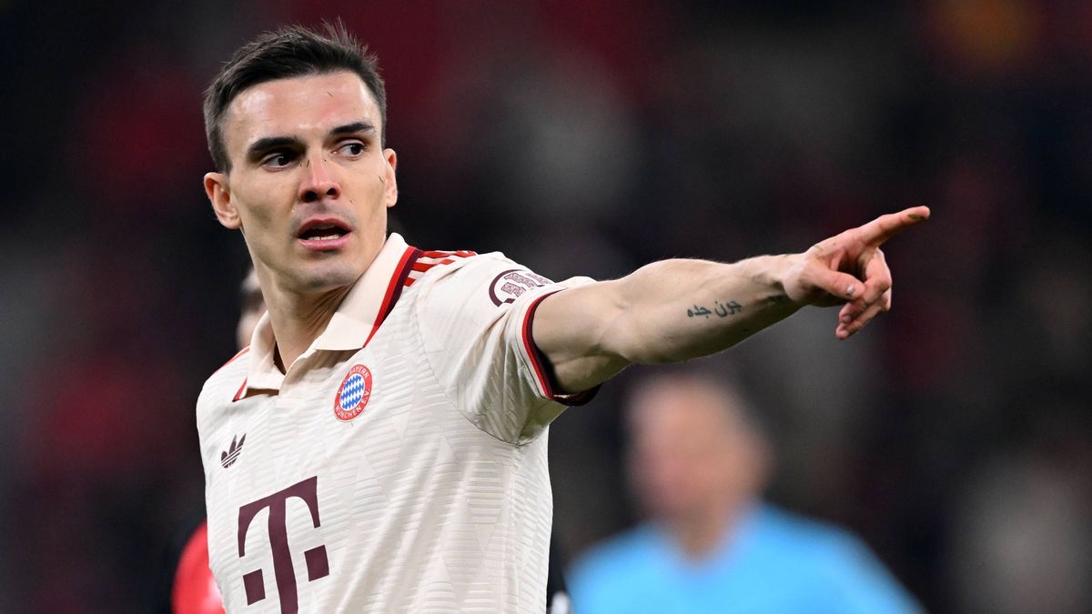 LEVERKUSEN - Joao Palhinha of FC Bayern Munchen during the UEFA Champions League match between Bayer 04 Leverkusen and FC Bayern MAÂ¸nchen at the Bay Arena on March 11, 2025 in Leverkusen, Germany....