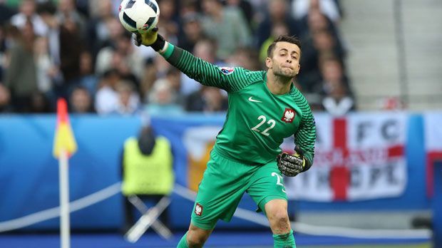 
                <strong>Lukasz Fabianski</strong><br>
                Lukasz Fabianski: Der Szczesny-Ersatz musste erst kurz nach der Pause erstmals eingreifen - parierte einen Götze-Schuss aber ohne Probleme. Die beste Szene hatte er bei Özils Drehschuss, den er über die Latte lenkte. Ansonsten kaum geprüft. ran-Note: 3
              