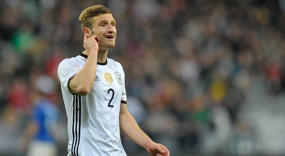 
                <strong>Shkodran Mustafi</strong><br>
                Abwehr: Shkodran Mustafi (FC Valencia), 24 Jahre, 21 Länderspiele, 0 Tore, Weltmeister 2014.
              