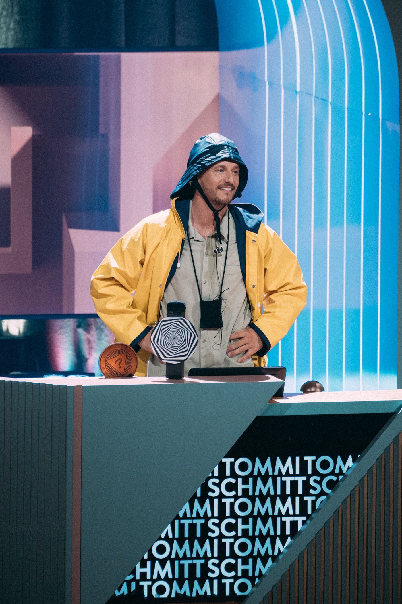 Nichts mehr verpassen! Sieh dir alle Folgen von "Wer stiehlt mir die Show?" auf Joyn an