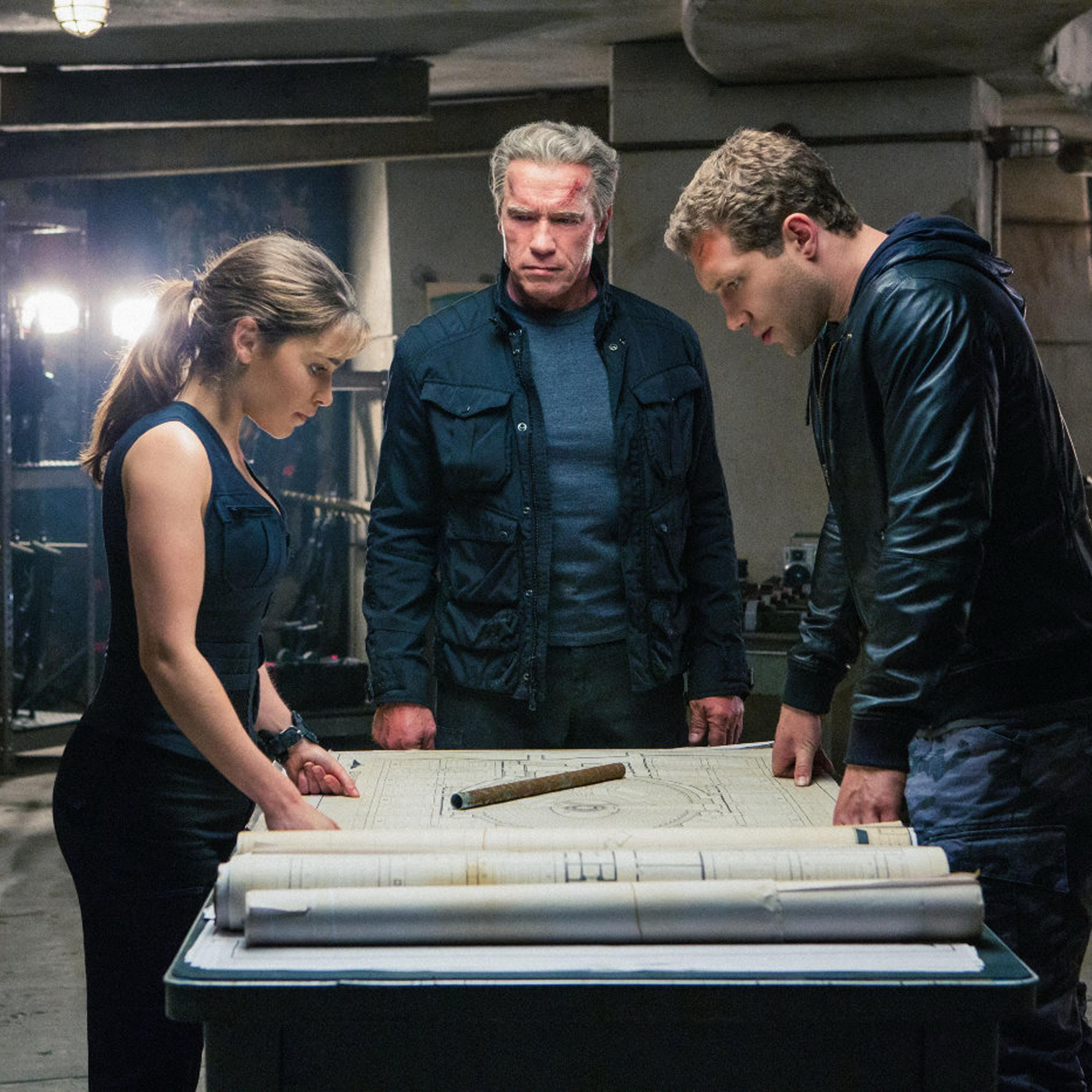 In "Terminator: Genisys" spielen Emilia Clarke, Arnold Schwarzenegger und Jai Courtney (v.l.) mi