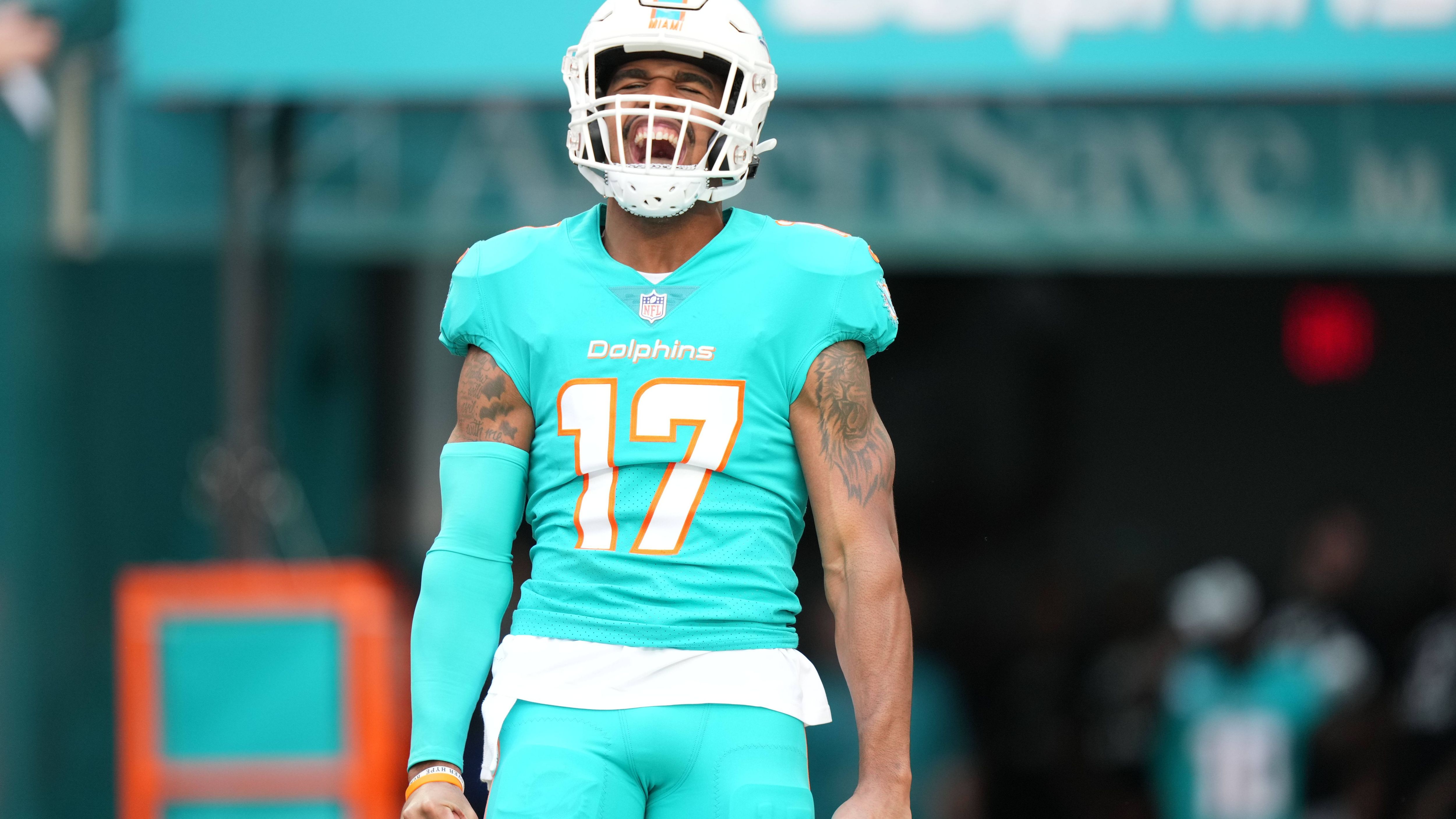 <strong>Platz 8: Jaylen Waddle (Miami Dolphins)</strong><br>Seine Vertragsverlängerung bei den Dolphins hat sich Jaylen Waddle ordentlich bezahlen lassen. Sein neuer Dreijahresvertrag soll laut NFL-Insider Ian Rapoport dem 25-Jährigen insgesamt bis zu 84,75 Millionen US-Dollar einbringen, wovon 76 Millionen Dollar garantiert sind.&nbsp;