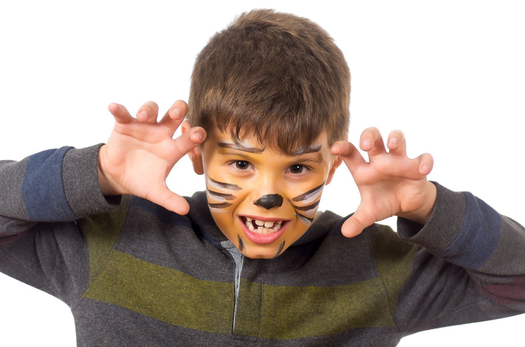 Damit Ihr Sprössling auch fauchen kann wie ein Tiger, schminken Sie ihm noch eine authentische Tigerschnauze.