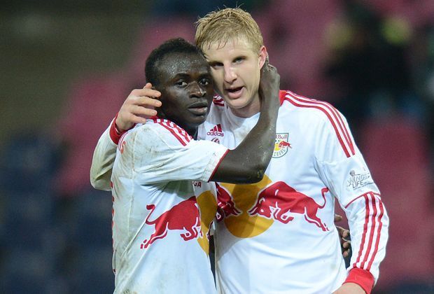 
                <strong>RB Salzburg</strong><br>
                Die Salzburger erreichten bereits 1994 das Finale des UEFA-Cups. Dahin soll es mit dem deutschen Trainer Roger Schmidt und dem deutschen Sportdirektor Ralf Rangnick wieder gehen
              