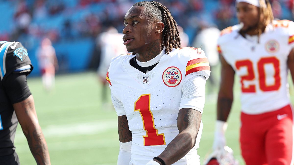 CHARLOTTE, NC - NOVEMBER 24: Kansas City Chiefs wide receiver Xavier Worthy (1) during an NFL, American Football Herren, USA football game between the Kansas City Chiefs and the Carolina Panthers o...