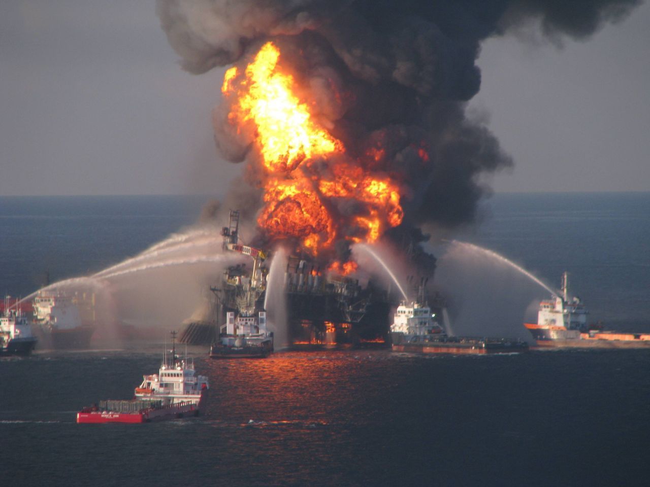 Doch auch die Technik der vermeintlich hoch entwickelten Nationen schützt nicht vor Katastrophen wie 2010 auf der Förderplattform Deepwater Horizon vor der US-Küste.