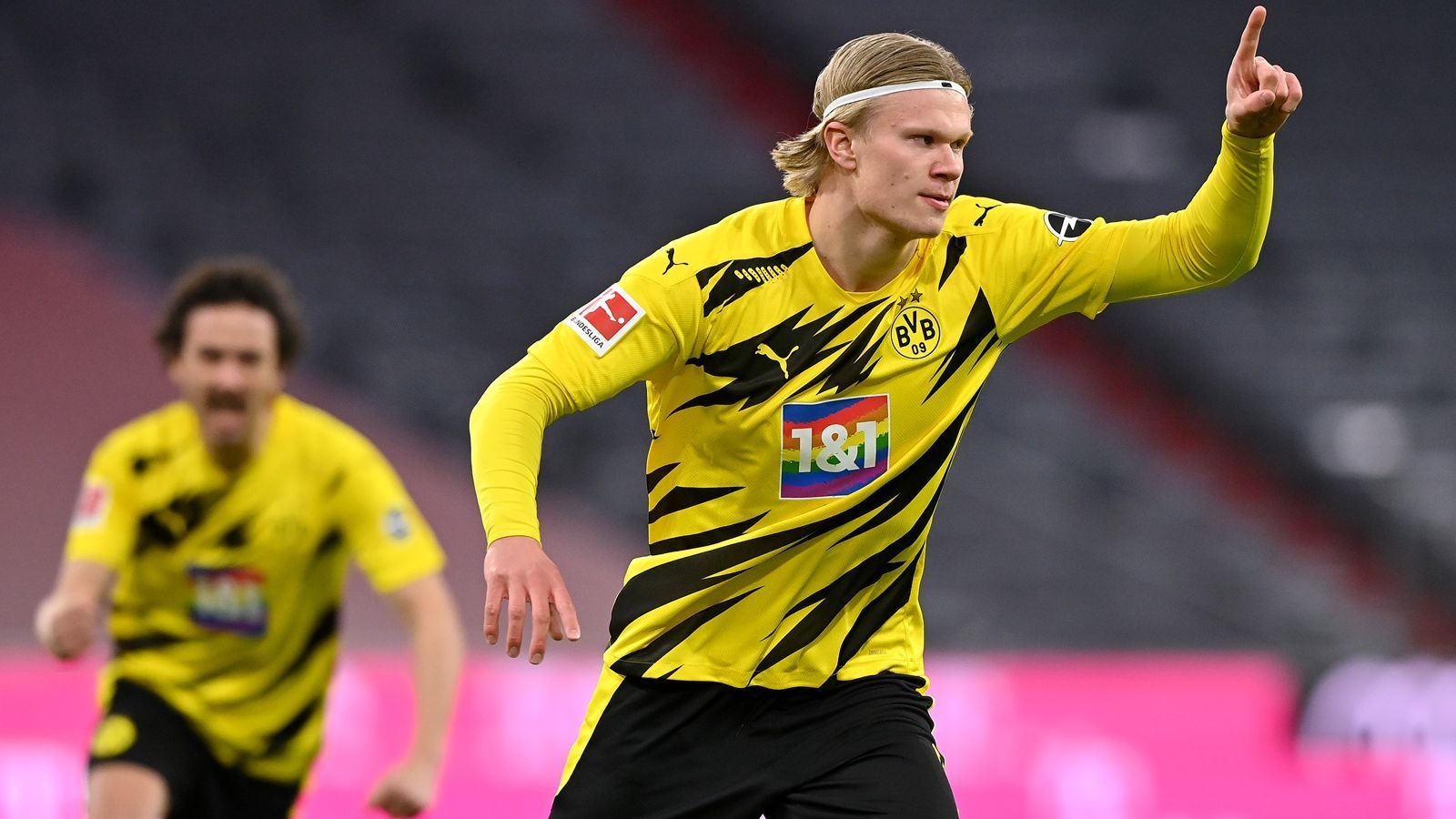 
                <strong>Erling Haaland</strong><br>
                Haaland beweist seine Treffsicherheit. Sein erster Torschuss führt zum 1:0, sein zweiter Schuss zum 2:0. Danach hat er vorne einen schweren Stand, weil die Bayern die Spielkontrolle übernehmen. In der 60. Minute erfolgt die Auswechslung, weil er angeschlagen ist. ran-Note: 1
              