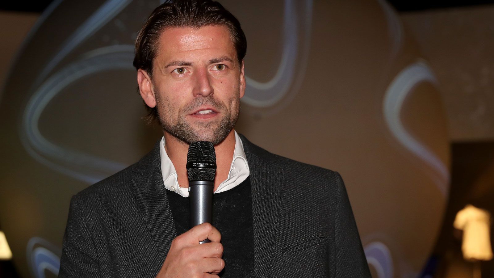 <strong>Roman Weidenfeller</strong><br>
                Der Torwart von Borussia Dortmund war in Brasilien Backup von Neuer, kam aber nicht zum Einsatz. Weidenfeller beendete 2018 seine Karriere beim BVB. Direkt im Anschluss wurde er TV-Experte bei den Fußball-Übertragungen von "RTL". Ein echtes Highlight war auch Weidenfellers Gastrolle auf dem ZDF-Traumschiff, in der er – na klar – einen Torwart spielte. Mittlerweile ist er Klubrepräsentant bei den Dortmundern.
