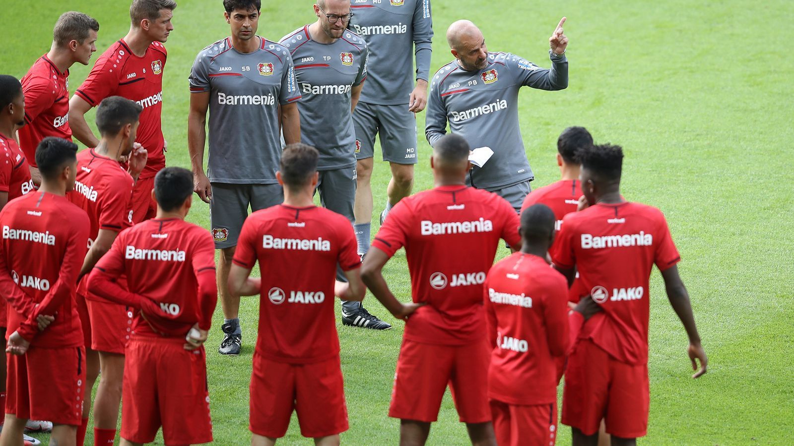 
                <strong>Bayer Leverkusen</strong><br>
                Trainingsstart: 28. AugustEuropa League: am 6. August Achtelfinal-Rückspiel gegen die Glasgow Rangers (1:0 nach 3:1 im Hinspiel), am 10. August Viertelfinale gegen Inter Mailand (1:2), zwei Wochen Pause nach AusscheidenTrainingslager: nicht geplantTestspiele: am 4. September gegen RSC Anderlecht (1:1)
              