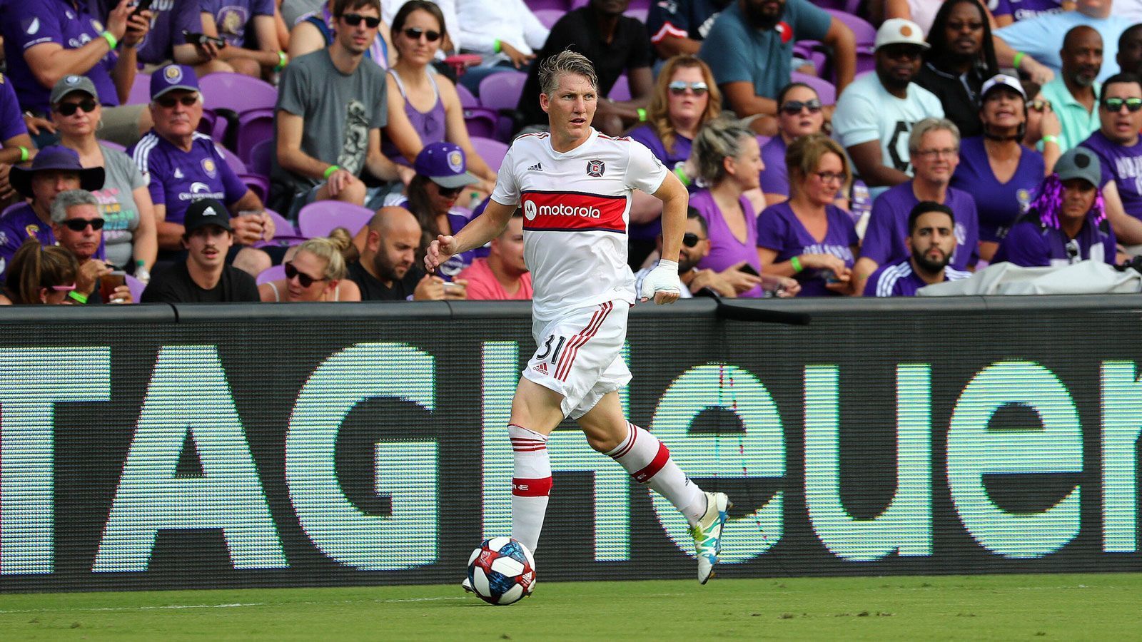 
                <strong>Bastian Schweinsteiger</strong><br>
                &#x2022; In der MLS aktiv: 2017 bis 2019<br>&#x2022; Verein: Chicago Fire<br>&#x2022; Absolvierte Partien: 86 (acht Tore)<br>
              