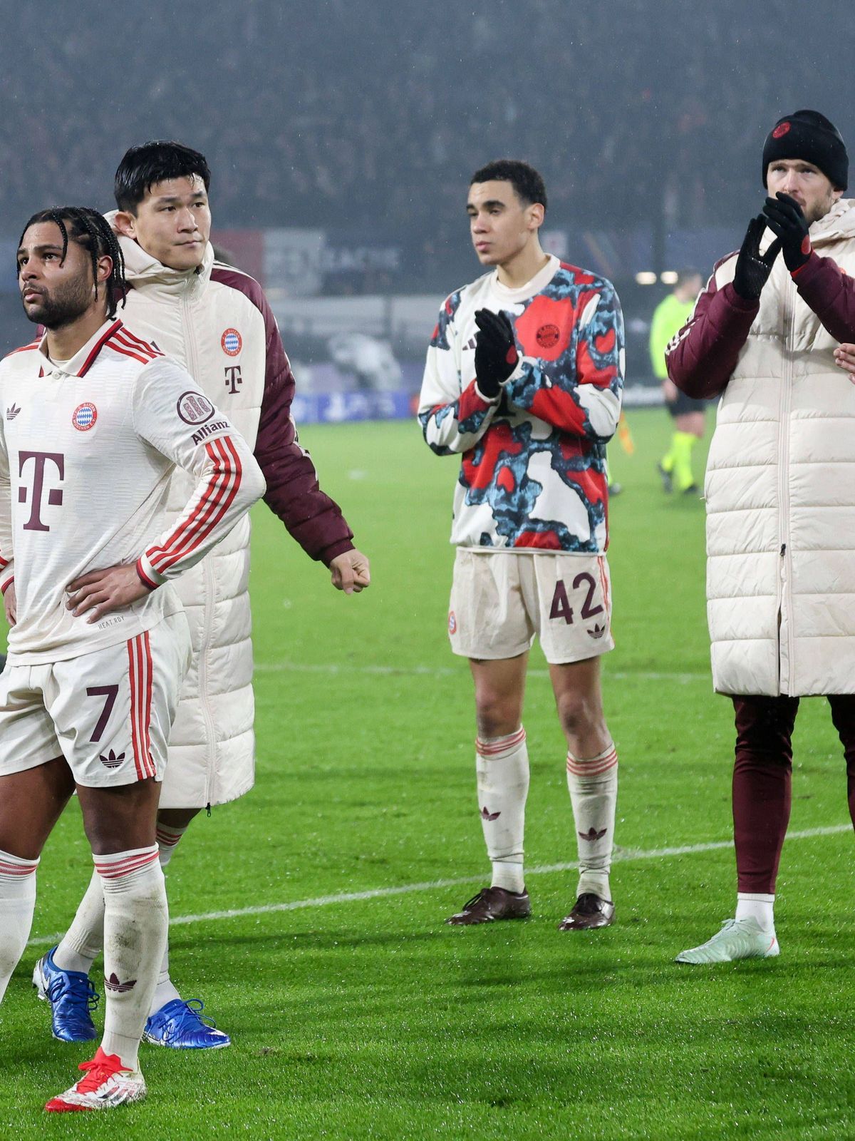 Enttaeuschte Bayern: Serge Gnabry (Muenchen 7), NDL, Feyenoord Rotterdam - FC Bayern Muenchen, Fussball, Champions-League, 7. Spieltag, Saison 2024 2025, 22.01.2025 Feyenoord Rotterdam - FC Bayern ...