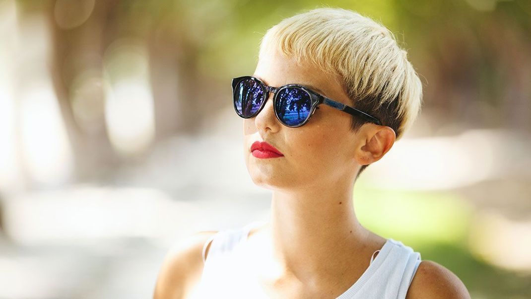 Absolut trendy! Der Pixie-Cut ist ein wandelbarer Kurzhaarschnitt – welche Styling-Tipps wir für dich haben, liest du im Artikel. 