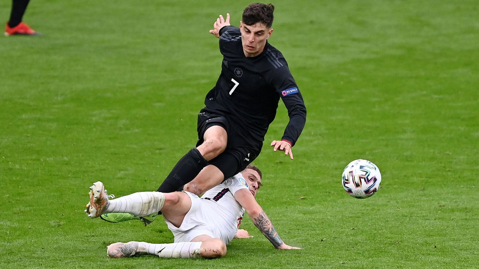 
                <strong>Kai Havertz (Mittelfeld/Angriff)</strong><br>
                Der Siegtorschütze im Champions-League-Finale ist wohl das größte deutsche Talent im deutschen Fußball. Bei der EM ließ er bereits ab und an seine riesigen Qualitäten aufblitzen. Kann er diese beim FC Chelsea und im DFB-Dress konstant abrufen, steht Havertz vor einer goldenen Zukunft. 
              