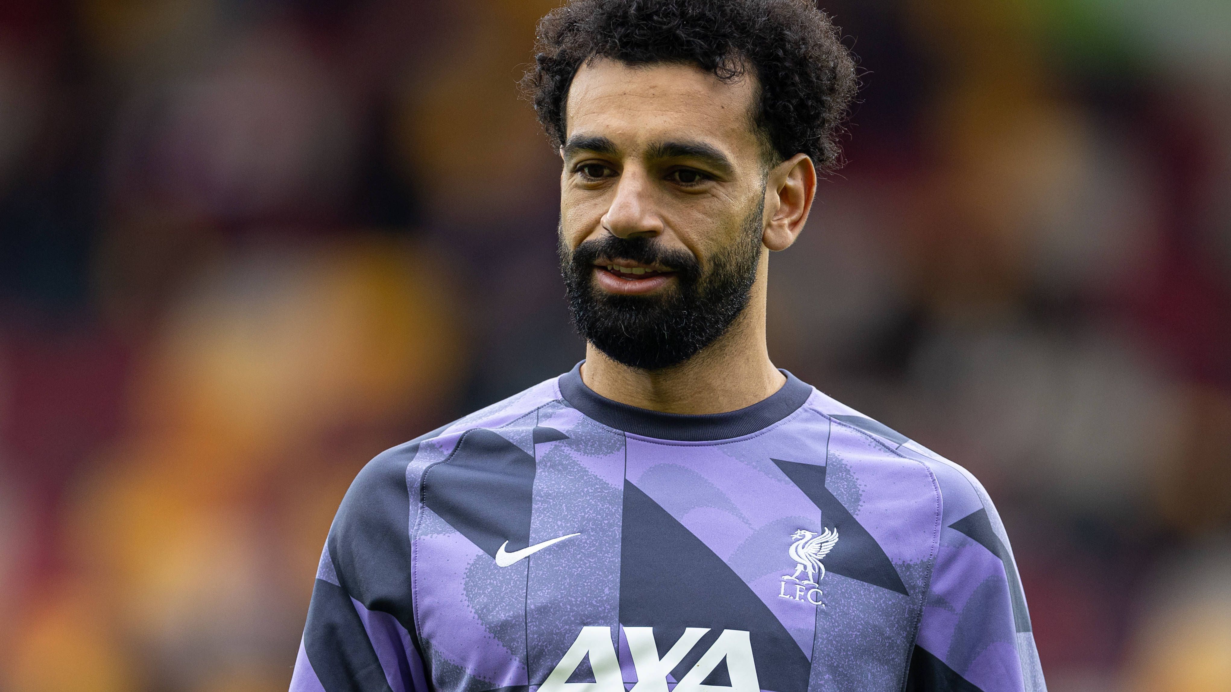 <strong>Gerücht: Mohamed Salah (FC Liverpool)</strong><br>Wechselt Superstar Salah in die Saudi Pro League? Glaubt man dem ehemaligen ägyptischen Nationalspieler Mido zumindest, ist alles bereits fix: "Mohamed Salah wird nächste Saison in der Saudi-Liga spielen. Die Verträge sind unterschrieben." Ein Team nannte Mido aber nicht. Im vergangenen Sommer warb Al-Ittihad jedoch bereits aggressiv um den 31-Jährigen, der noch bis 2025 in Liverpool Vertrag hat.