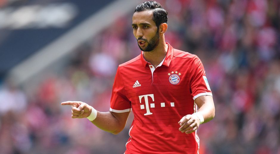 
                <strong>Mehdi Benatia (Abgang FC Bayern)</strong><br>
                Mehdi Benatia (Abgang FC Bayern): "Benatia hat einen neuen Verein gefunden. Wir wünschen ihm viel Glück." Mit diesen Worten bestätigte der neue Bayern-Coach Carlo Ancelotti auf einer Pressekonferenz, dass der marokkanische Abwehrspieler die Münchner verlassen wird - und zwar zu Juventus Turin. Zwar haben sich die beteiligten Vereine noch nicht zu dem Transfer geäußert, doch Benatia absolvierte in Turin bereits den obligatorischen Medizincheck. Wie hoch die Ablöse ist und wie lange der 29-Jährige bei der "Alten Dame" unterschrieben hat, ist bislang noch nicht bekannt. 
              