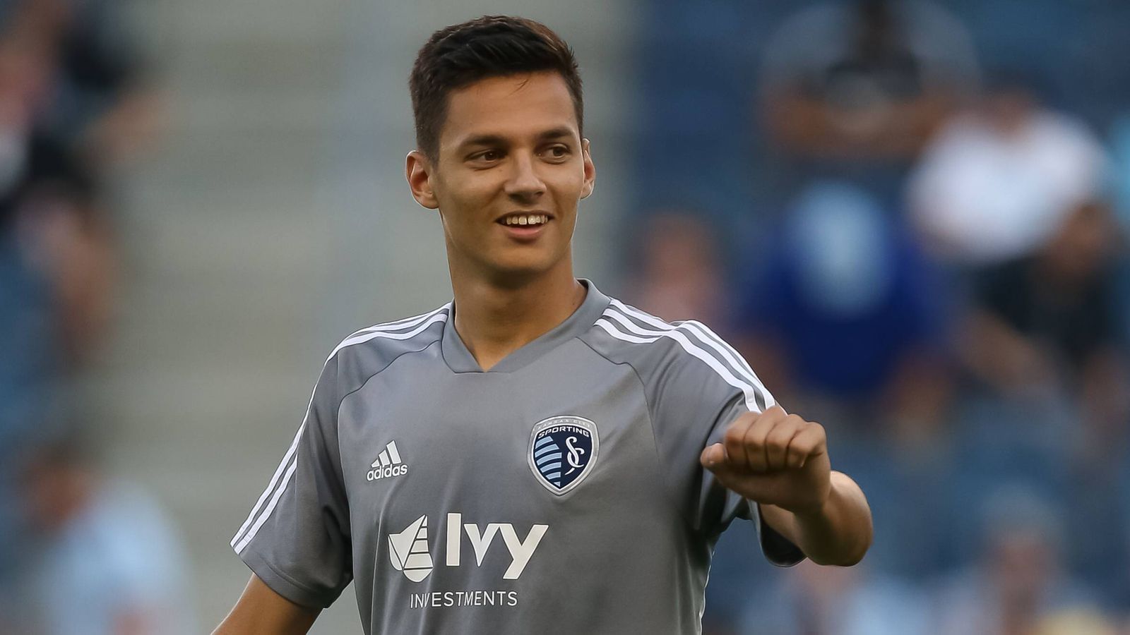 
                <strong>Daniel Salloi (spielt seit 2016 für Sporting Kansas City)</strong><br>
                Daniel Salloi hat ein exzellentes Jahr hinter sich. Der Ungar führte Sporting Kansas City mit 16 Toren und acht Vorlagen auf den dritten Platz der Western Conference.
              