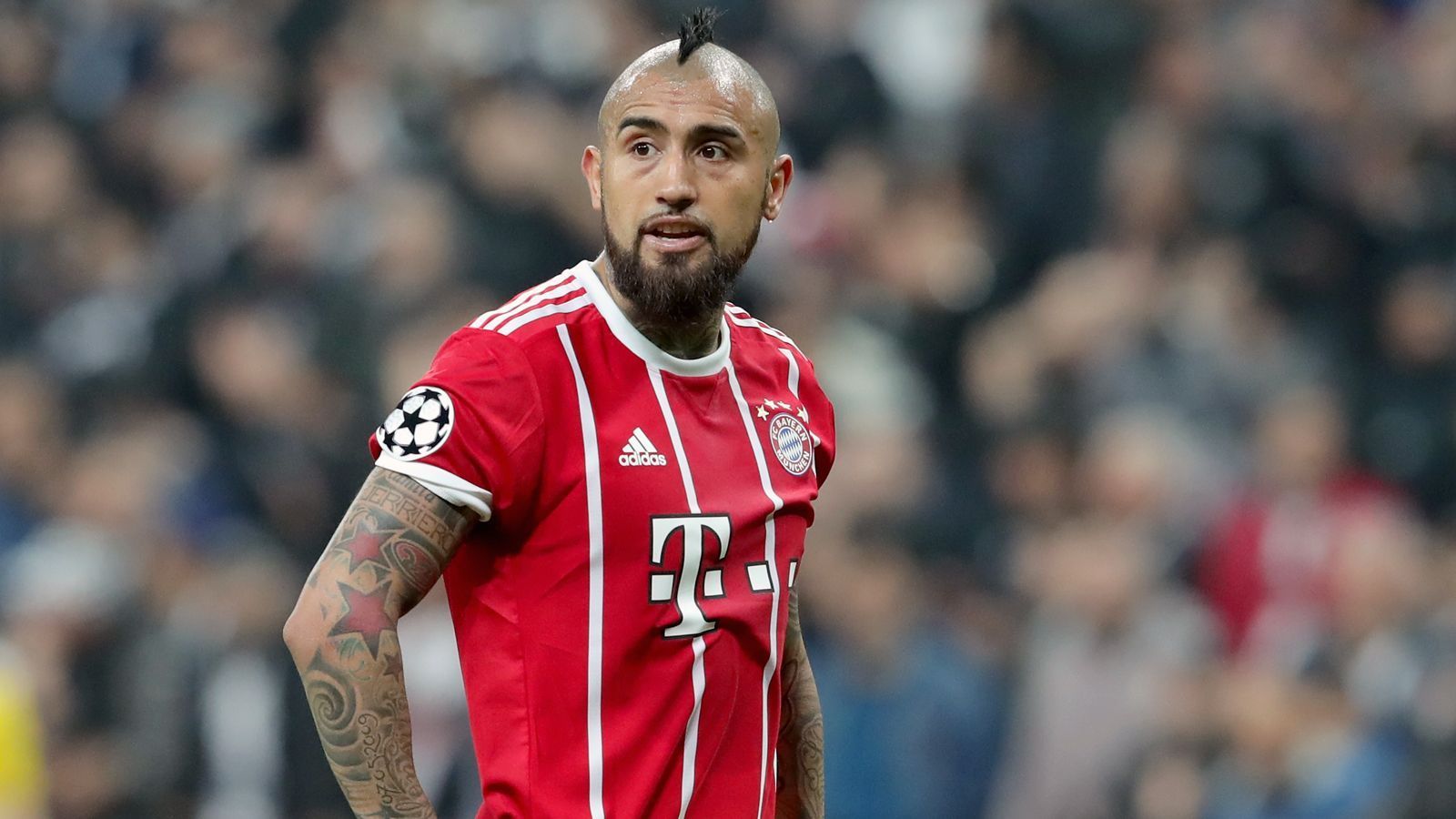 
                <strong>Platz 5 - Arturo Vidal</strong><br>
                &#x2022; Ablösesumme: 18 Millionen Euro<br>&#x2022; Aufnehmender Verein: FC Barcelona<br>&#x2022; Abgebender Verein: FC Bayern München<br>&#x2022; Alter zum Zeitpunkt des Transfers: 31 Jahre (August 2018)<br>
              