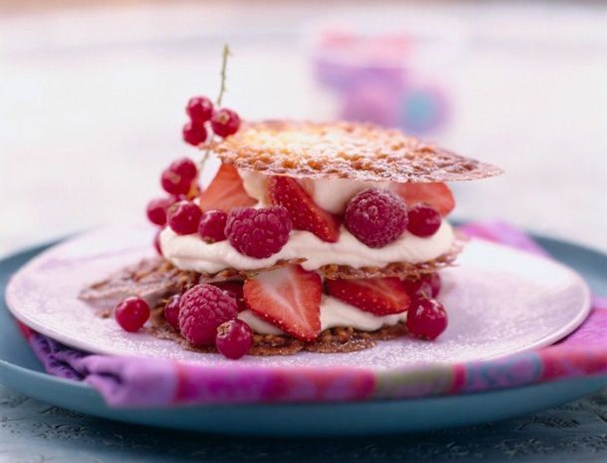 Enie backt: Leckerei mit roten Früchten und Frischkäse