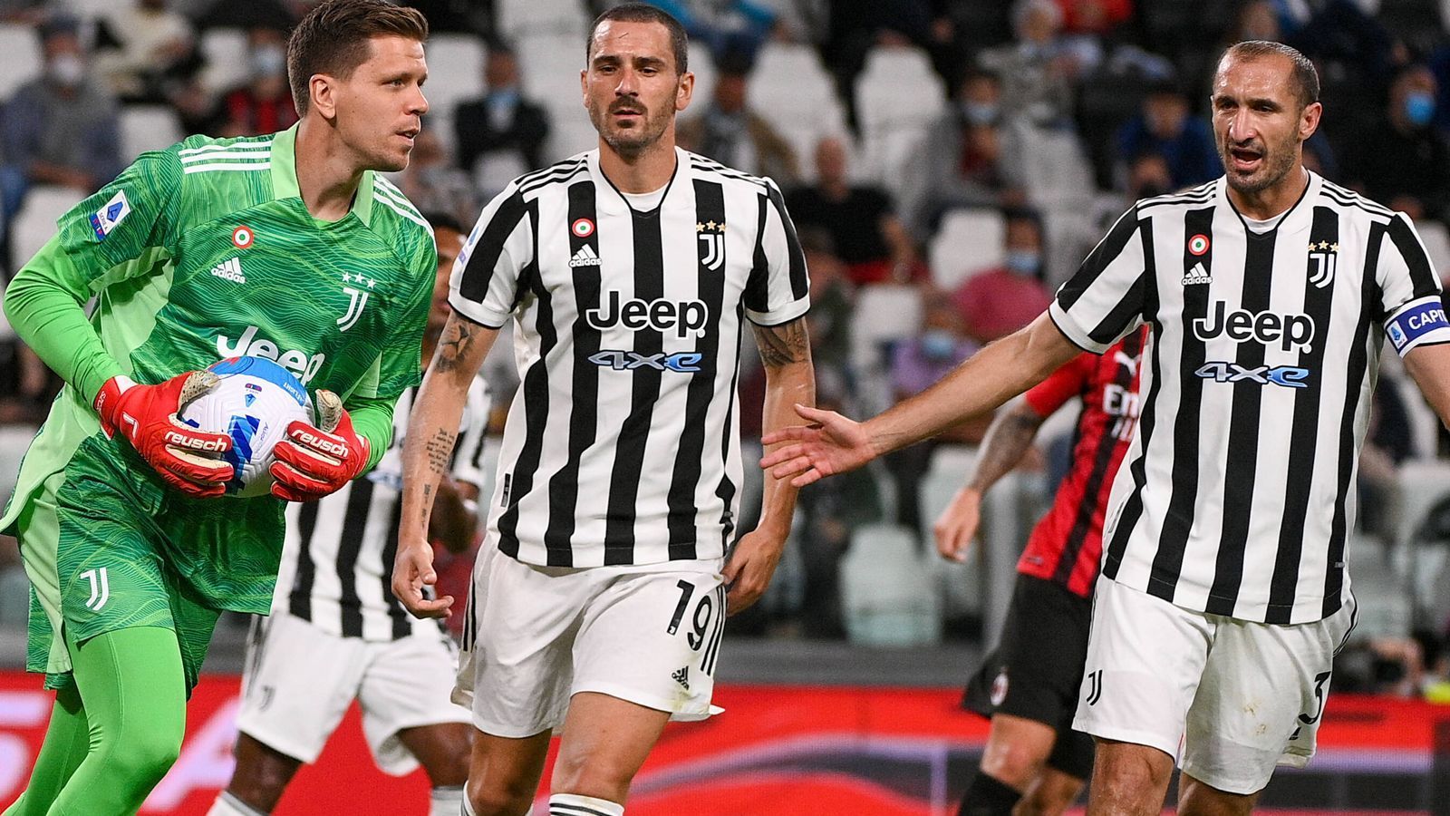 
                <strong>Juventus Turin: 4 Spiele, 2 Punkte, 4:6 Tore, Platz 18</strong><br>
                Abstiegsplatz! Das ist die bittere Wahrheit für Juventus Turin nach dem Abgang von Cristiano Ronaldo und dem Aus von Trainer Andrea Pirlo nach der vergangenen Saison. Unter Rückkehrer Massimiliano Allegri ist Juventus in der Liga nach vier Spielen noch sieglos. Am Sonntag reichte es im Prestigeduell gegen den AC Mailand nur zu einem 1:1, mit dem Juventus in der Tabelle weiter abgerutscht ist. Bei der "Alten Dame" klemmt es momentan vorne wie hinten: Nur vier Toren stehen sechs Gegentore gegenüber. Lediglich drei Spieler haben bisher getroffen. Alvaro Morata ist mit erst zwei Toren noch bester Schütze. EM-Shooting-Star Federico Chiesa ist noch torlos – und hinten wackeln Italiens EM-Helden Leonardo Bonucci und Giorgio Chiellini erstaunlich.
              