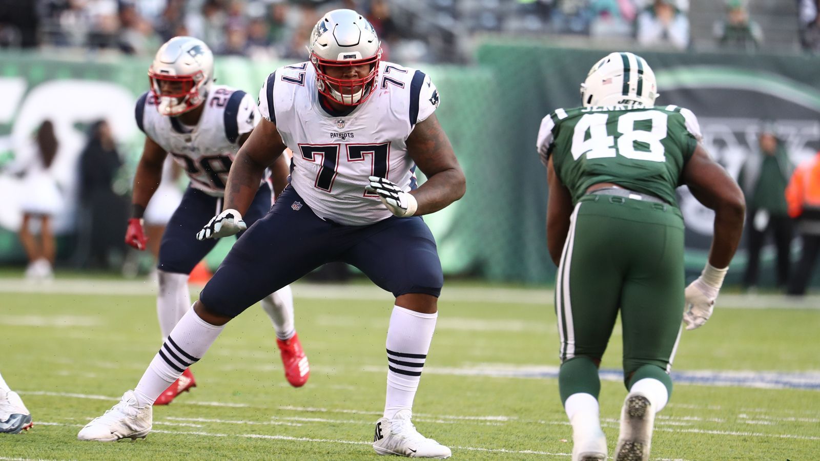 
                <strong>Buffalo Bills: T Trent Brown</strong><br>
                Für die Bills geht es darum, Josh Allen zu schützen. Nicht mehr und nicht weniger. Free Agency und Draft werden darauf ausgerichtet sein. Und was hilft besser, als sich bei der direkten Konkurrenz zu bedienen, gegen die man zwei Mal während der Saison spielt?
              