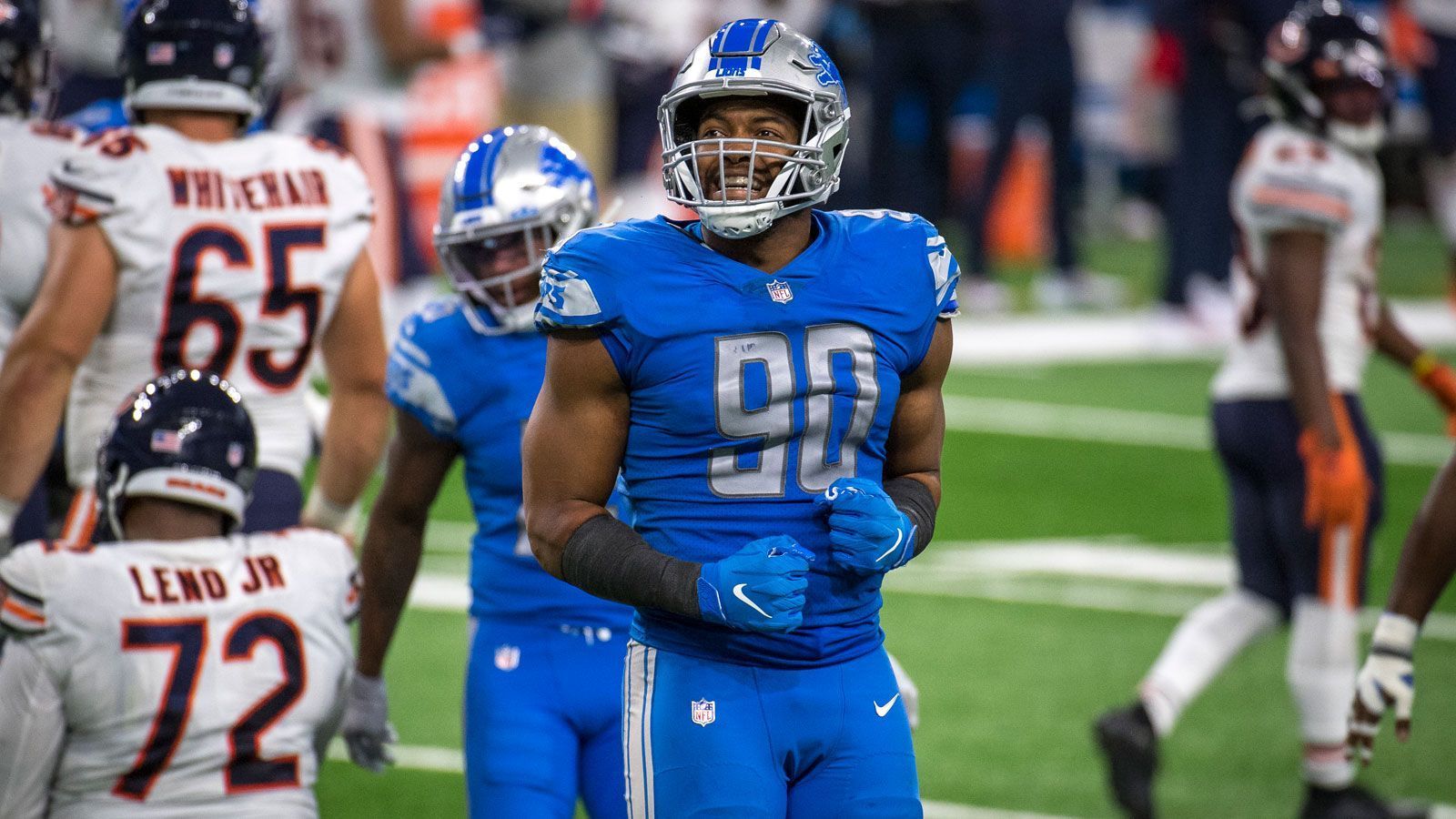 
                <strong>Top-Deals 2019</strong><br>
                Defensive End Trey Flowers (Foto) unterzeichnete 2019 für fünf Jahre und 90 Millionen Dollar (56 Millionen Dollar garantiert) bei den Detroit Lions und sicherte sich somit den am besten dotierten Vertrag 2019. Auf Platz zwei landete Quarterback Nick Foles, der sich für vier Jahre an die Jacksonville Jaguars band und dafür bis zu 88 Millionen Dollar erhalten konnte (50,125 Millionen Dollar garantiert). Knapp dahinter liegt Linebacker C.J. Mosley, der bei den New York Jets für 85 Millionen Dollar und fünf Jahre unterschrieb (51 Millionen Dollar garantiert).
              