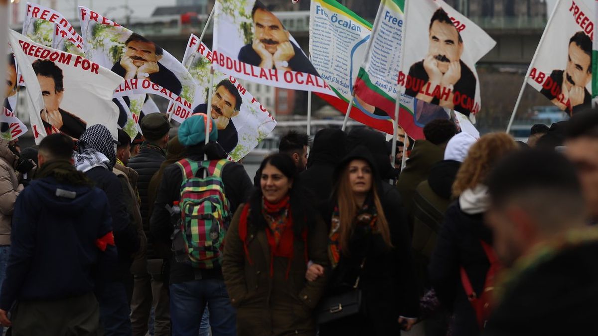 Demonstration des kurdischen Dachverbands Kon-Med