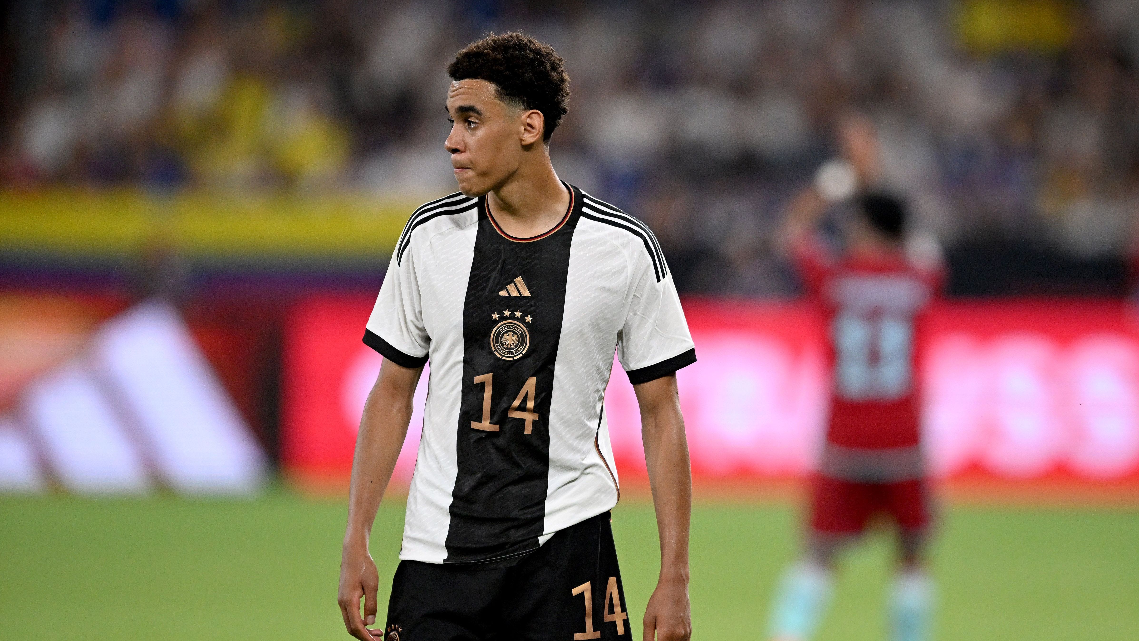 <strong>Jamal Musiala (FC Bayern)</strong><br>Der noch verletzte Jamal Musiala soll etwas später zum DFB-Team stoßen und für die zweite Partie gegen Frankreich zur Verfügung stehen. Er hatte sich zuletzt einen Muskelfaserriss im linken, hinteren Oberschenkel zugezogen.