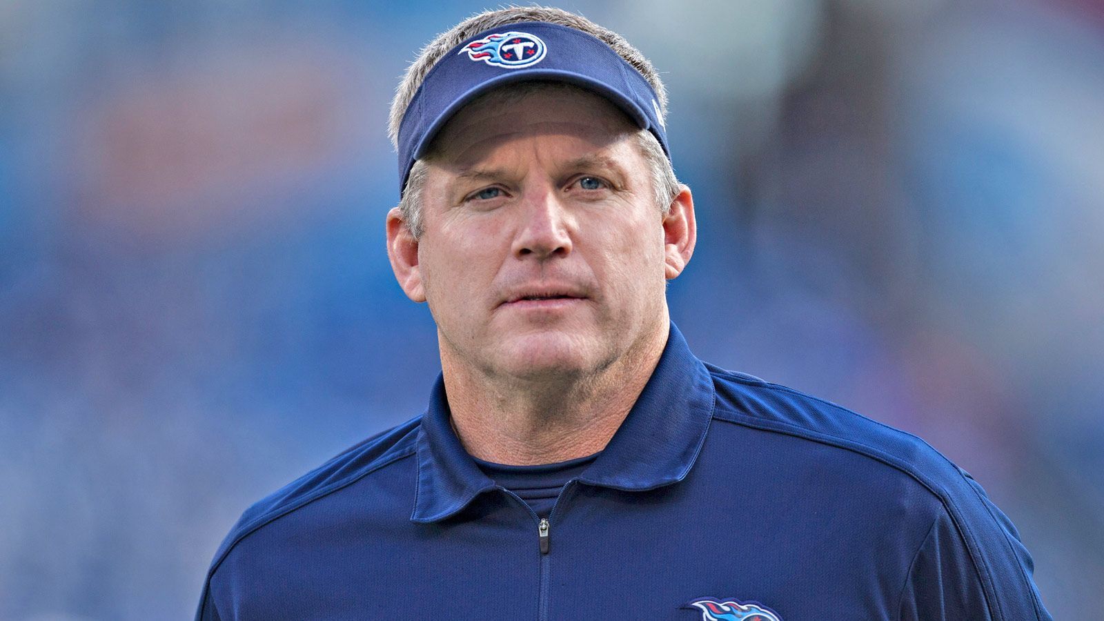 
                <strong>Tennessee Titans</strong><br>
                1 Warren Moon, 9 Steve McNair, 27 Eddie George, 34 Earl Campbell, 43 Jim Norton, 63 Mike Munchak (Foto), 65 Elvin Bathea und 74 Bruce Matthews. 
              