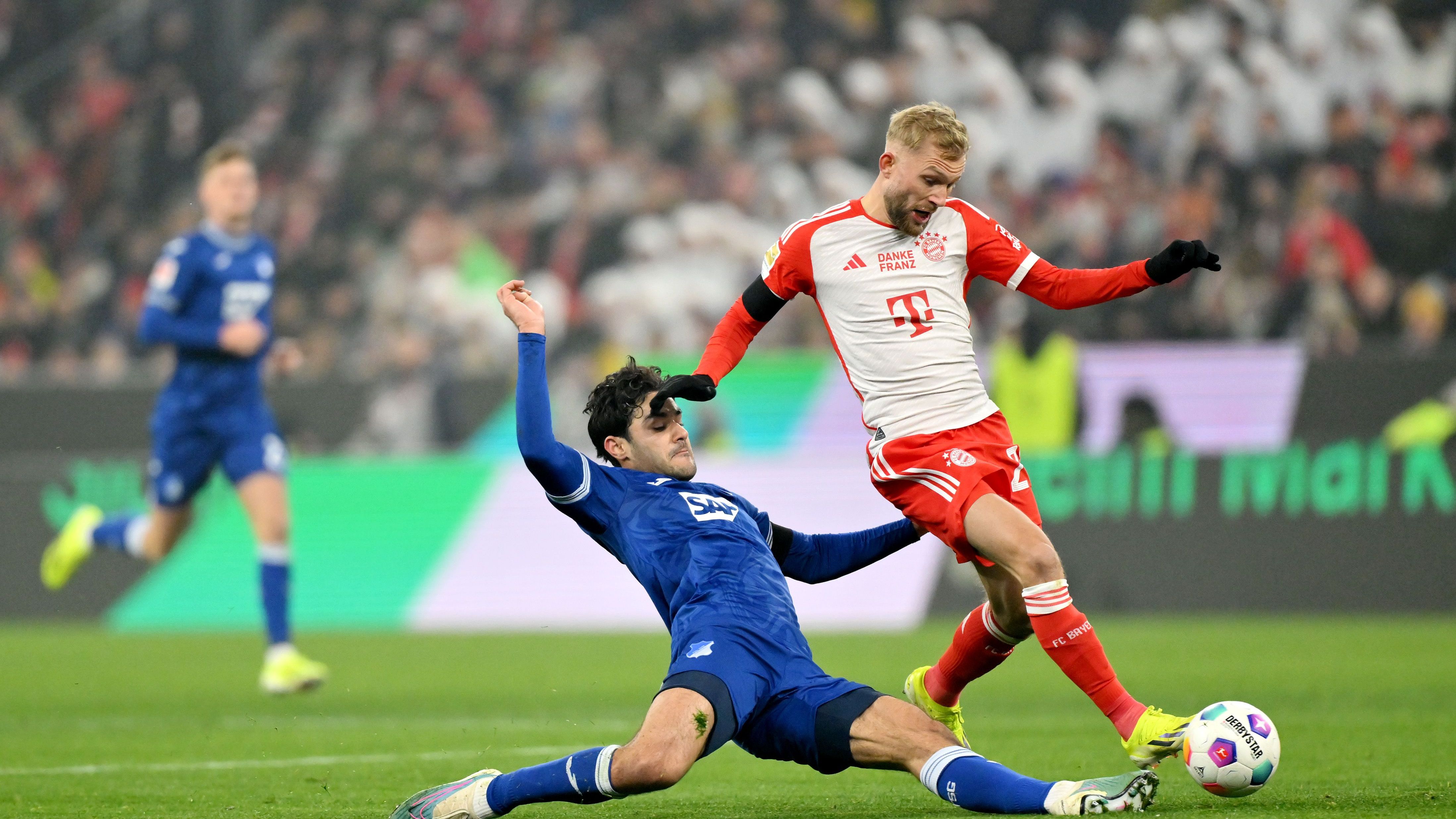 <strong>Konrad Laimer</strong><br>Aufgrund der Abstellung von Noussair Mazraoui zum Afrika-Cup als rechter Verteidiger gesetzt. Mit viel Offensivdrang. Scheitert nach 60 Minuten aus kurzer Distanz an Baumann. Nach 77 Minuten gegen Pavlovic ausgewechselt. <strong><em>ran</em>-Note: 3</strong>