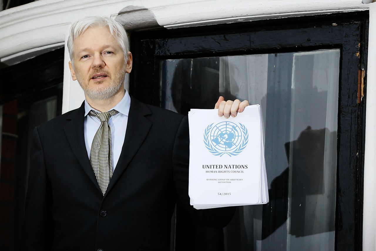 Ein Bericht der UN 2016 stuft die Zeit von Assange in der ecuadorianischen Botschaft als unrechtmäßige Haft ein und fordert die Freilassung des WikiLeaks-Gründers.