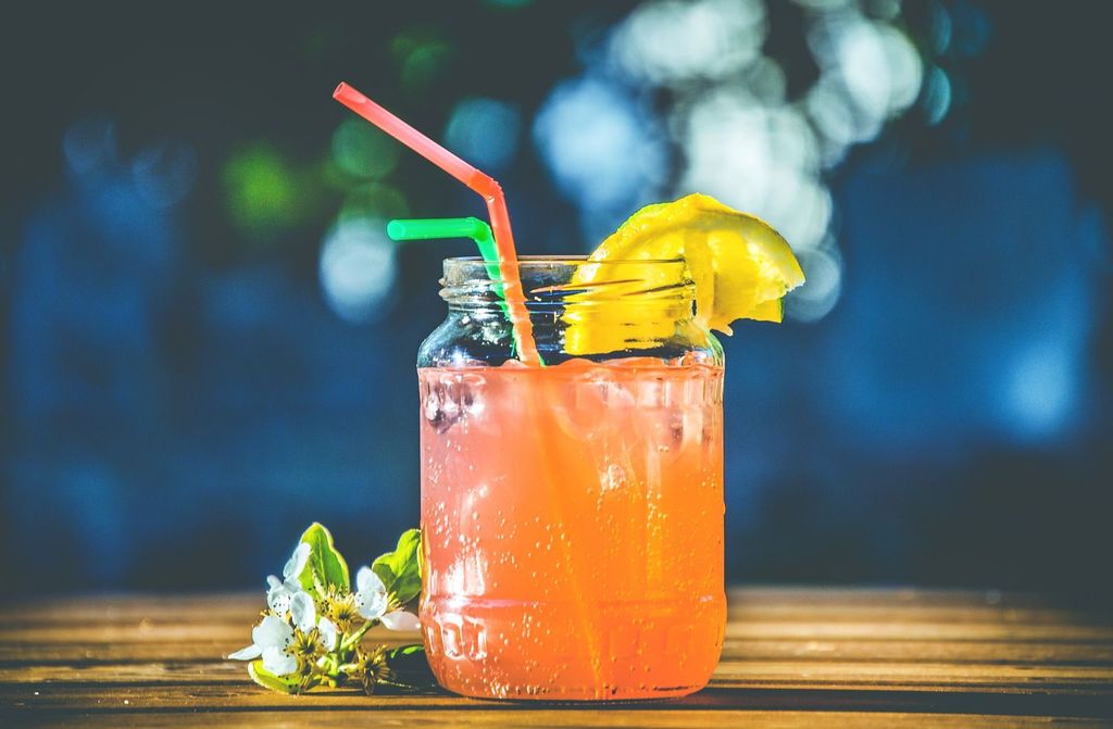 apricot-fizz-cocktail