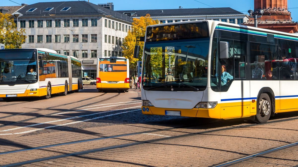 Stadtbusse am Luisenplatz, Darmstadt