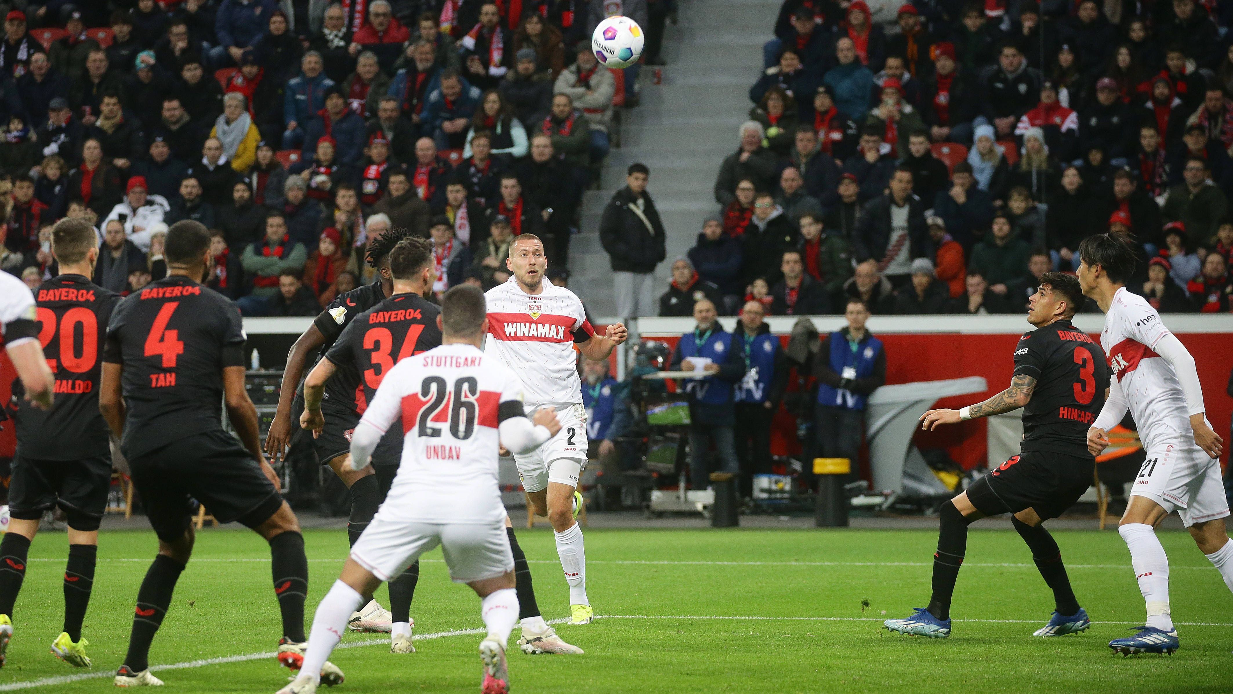 <strong>Waldemar Anton<br></strong> Setzt sich vor dem 1:0 schön gegen Tapsoba durch, der Kopfball passt perfekt. Danach defensiv voll da, konsequent in den Zweikämpfen und diszipliniert. Das bleibt so, macht insgesamt ein wirklich gutes Spiel.&nbsp;<strong><em>ran</em>-Note: 2</strong>