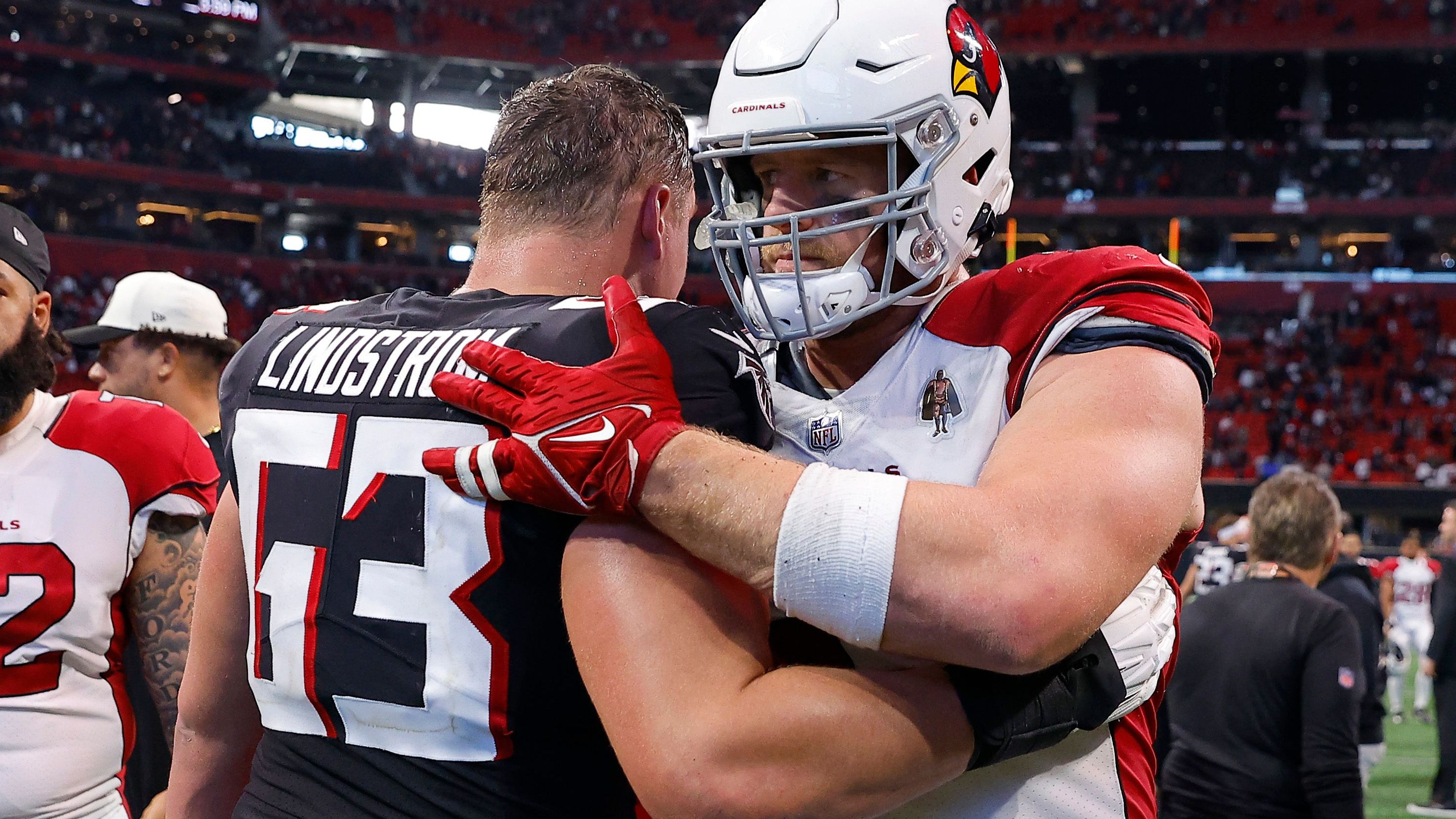 <strong>Atlanta Falcons</strong><br>- Chris Lindstrom (l.): Die O-Line ist einer der wenigen Lichtblicke im Team - vor allem wegen Lindstrom<br>- Drake London: In seinem zweiten Jahr möchte der Receiver die Nummer eins für Quarterback Ridder sein<br>- Kyle Pitts: Selbiges gilt für den Tight End, der die Erwartungen noch nicht ganz erfüllt hat.<br>- Jessie Bates: Der prominente Neuzugang soll endlich für Ordnung in der Defense sorgen.<br>- Grady Jarrett: War im vergangenen Jahr der wichtigste Spieler in der Defense.