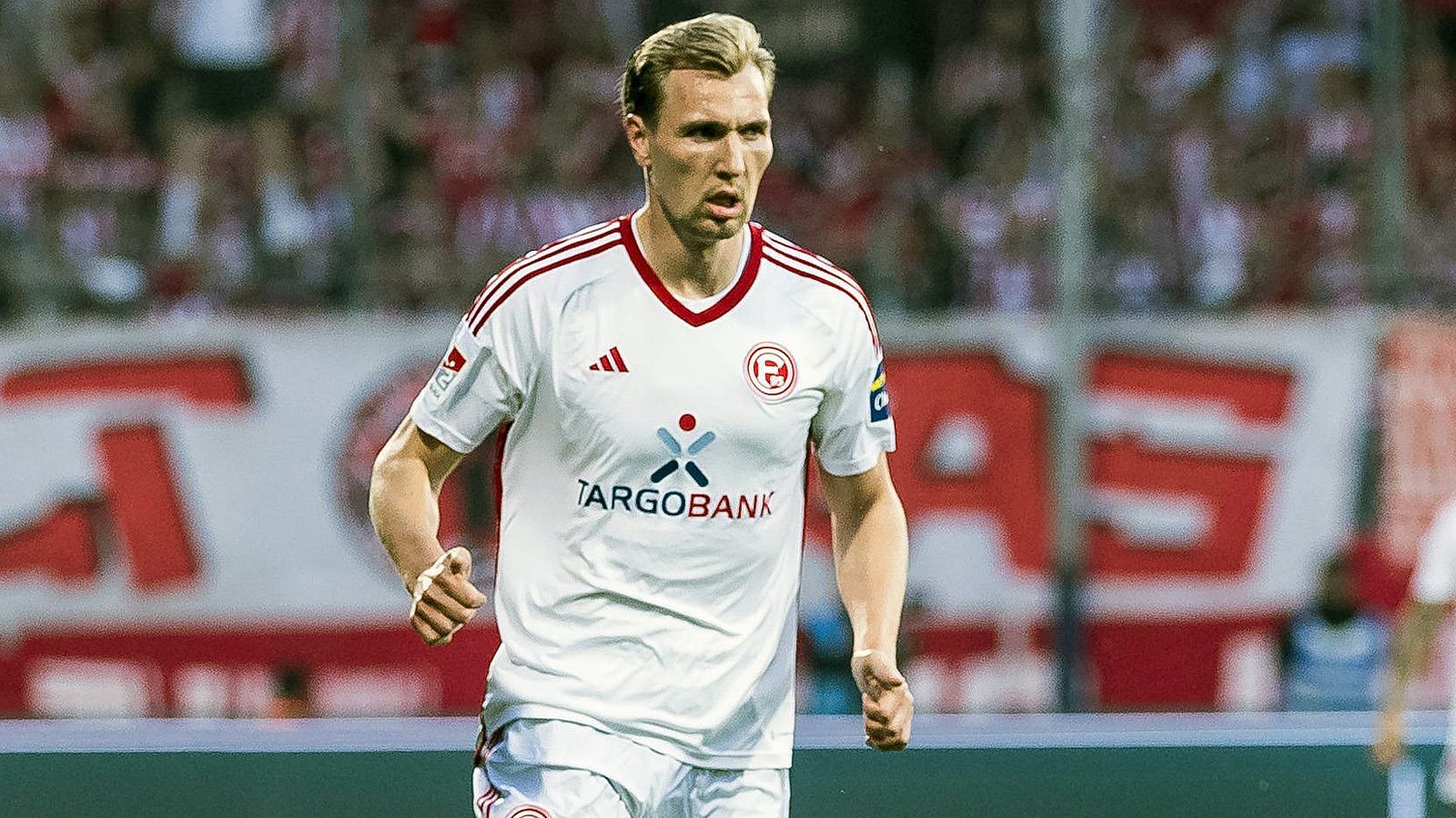 <strong>Vincent Vermeij (Fortuna Düsseldorf)</strong><br>Der Stoßstürmer fällt in der Anfangsphase vor allem in der Defensive auf und klärt gleich mehrere Bochumer Standards mit dem Kopf. Offensiv bleibt Vermeij jedoch blass, kann nur selten Bälle festmachen. Gute Chance kurz vor der Pause, dennoch ist es nicht sein Spiel. Das wird er angesichts des Ergebnisses aber verkraften können. <strong><em><strong>ran</strong></em>-Note: 3</strong>