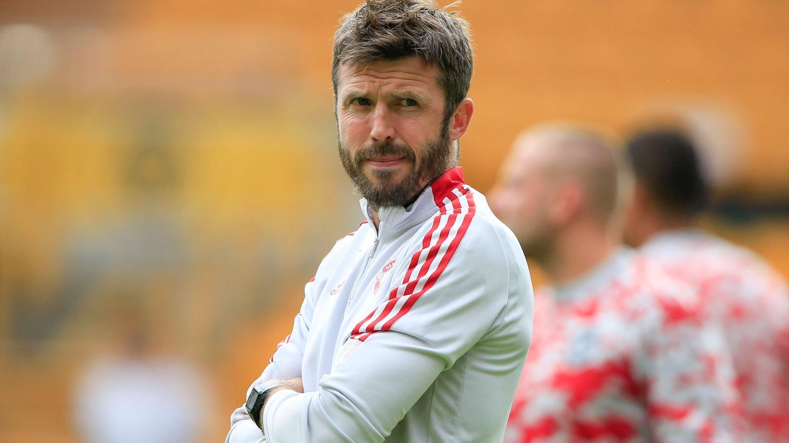 
                <strong>Michael Carrick (Manchester United)</strong><br>
                Ebenfalls unwahrscheinlich erscheint eine längere Amtszeit von Michael Carrick. Der ehemalige Spieler von Manchster United ist seit 2018 als Co-Trainer tätig und übernimmt die Mannschaft nun als Interimstrainer. Nur wenn alle Kandidaten absagen oder United in den kommenden Spielen absolut überzeugt, dürfte sich der 40-Jährige kleine Chancen ausrechnen.
              