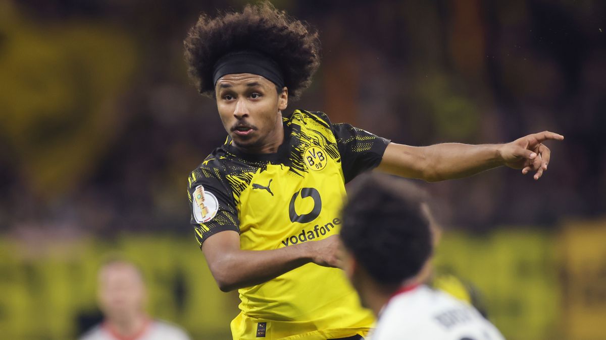 Eintracht Frankfurt v Borussia Dortmund - DFB Cup: Round Two