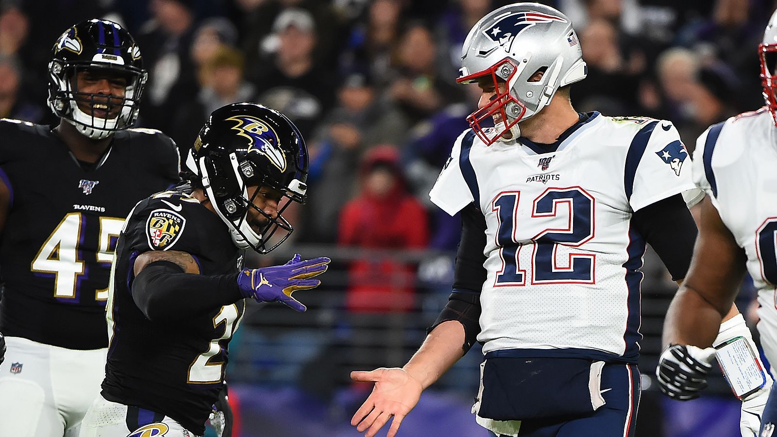 
                <strong>Baltimore Ravens</strong><br>
                Tom Brady vs. Baltimore Ravens: 8 Siege, 5 Niederlagen
              