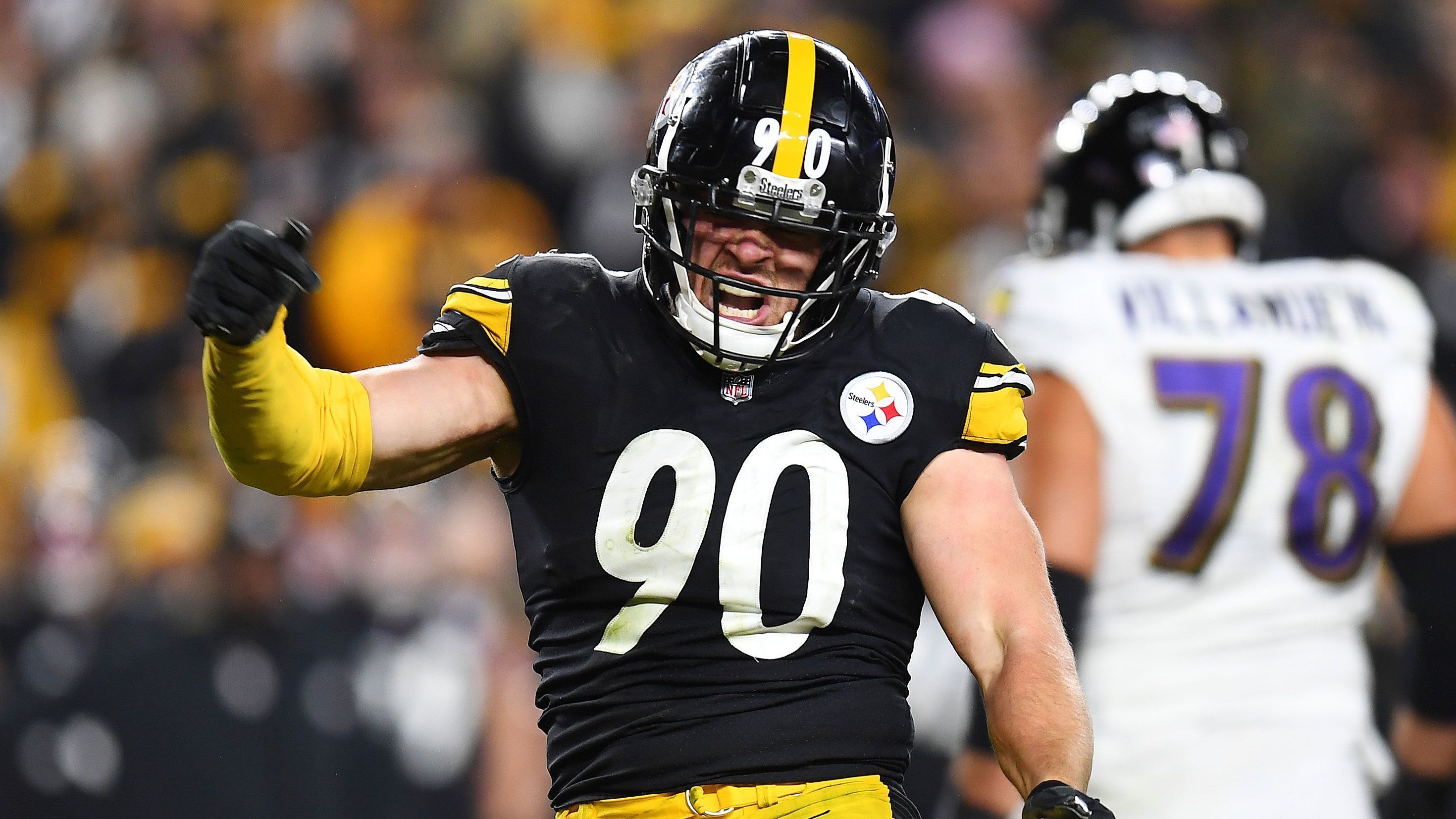 <strong>T.J. Watt (Pittsburgh Steelers)</strong><br>T.J. Watt geht ins letzte Jahr seines aktuellen Vertrags bei den Steelers. Nun steht eine Verlängerung im Raum: Der siebenmalige Pro Bowler soll dabei ein Paket im Bereich von 160 Millionen Dollar fordern, ähnlich wie Myles Garretts neuester Deal in Cleveland. Trotz unsicherer sportlicher Zukunft der Steelers scheint Pittsburgh bereit, den Forderungen des Fanlieblings entgegenzukommen.
