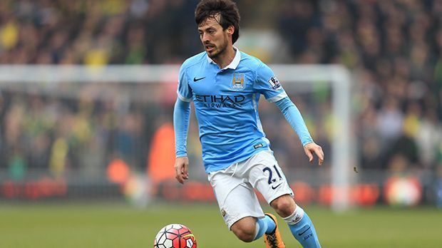 
                <strong>Mittelfeld: David Silva (Manchester City)</strong><br>
                Mittelfeld: David Silva (Manchester City). Der Spanier ist ein ähnlicher Spielertyp wie Mesut Özil: "Aufgrund ihrer Kreativität und Intelligenz können sie Spiele verändern", sagt Italiens Rekord-Keeper zu "Shortlist".
              