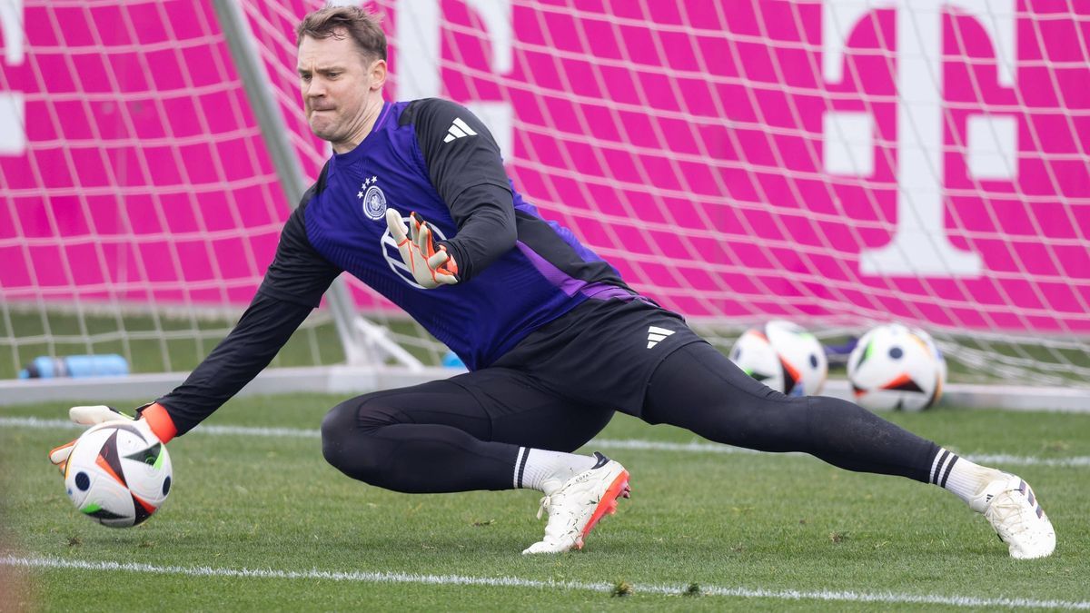 Training und PK der Deutschen Fußball-Nationalmannschaft Torwart Manuel Neuer in Aktion. Training der Deutschen Fußball-Nationalmannschaft und DFB-Pressekonferenz auf dem DFB-Campus in Frankfurt am...