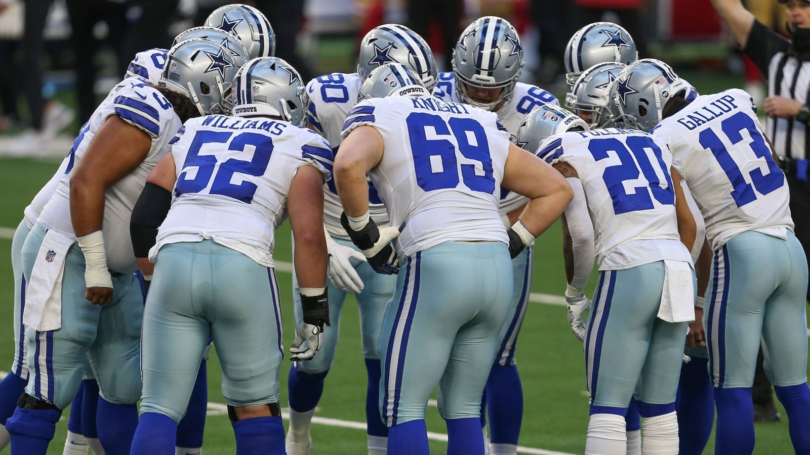 
                <strong>Echter Contender?</strong><br>
                Viele Cowboys-Fans werden resigniert mit dem Kopf schütteln, doch das Team kann – neutral betrachtet – ein Wörtchen um den Super Bowl mitreden, das Potenzial ist da. Wenn denn alles glatt läuft, die Vorbereitung stimmt, ebenso wie die Chemie. Ein Gefühl für Spannungen, Probleme oder aber die richtige Richtung in der Vorbereitung wird "Hard Knocks" ohne Frage liefern. Aber: Die ersten beiden Teilnahmen an der Doku brachten kein Glück - beide Male verpassten die Cowboys die Postseason. "Man wird immer im Rampenlicht stehen, wenn man bei dieser Organisation ist. Das ist ein Teil davon. Am Ende des Tages glauben wir, dass es wirklich gut für uns sein wird", sagte Vizepräsident Stephen Jones bei "ESPN" über die erneute Teilnahme: "Es kann uns bereit machen. Ich habe sehr viel Vertrauen in dieses Team mit Dak als Anführer. Er ist etwas Besonderes. Unsere ganze Gruppe ist bereit, ein Statement abzugeben und den nächsten Schritt zu machen."
              