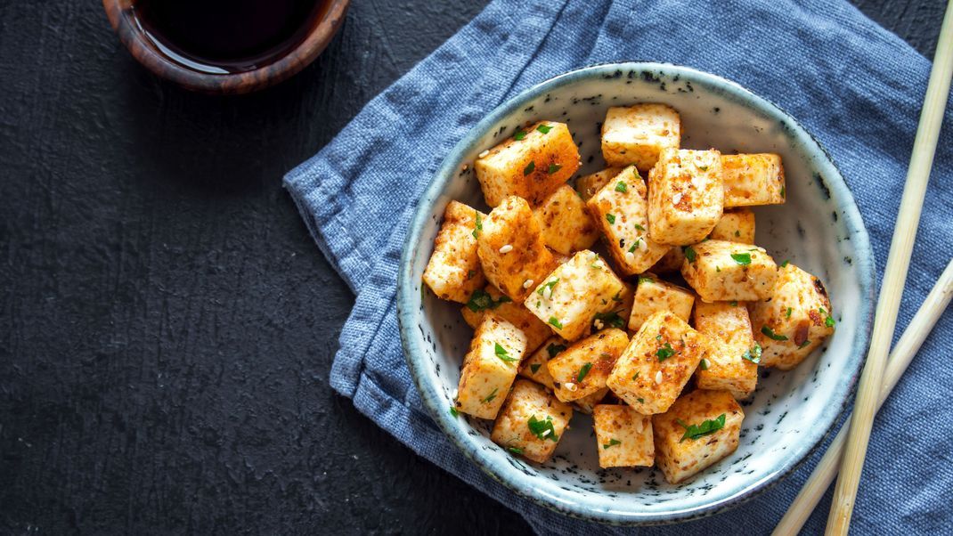 Kleine Warenkunde über Tofu: Welche Sorten gibt es und wie bereitet man ihn richtig zu?